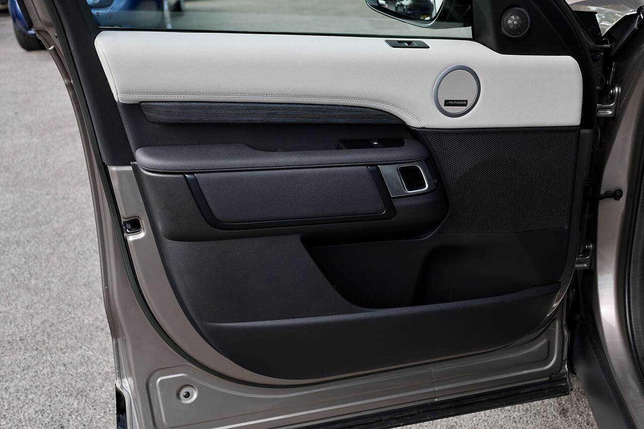 Land Rover Discovery 3 view 38