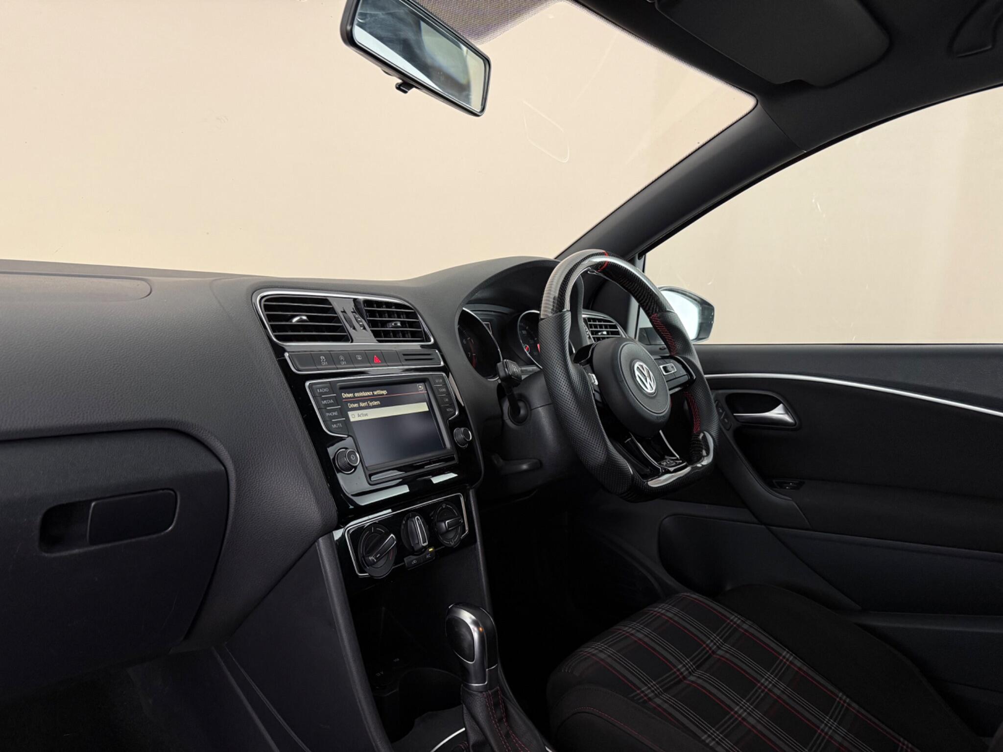 Volkswagen Polo view 4