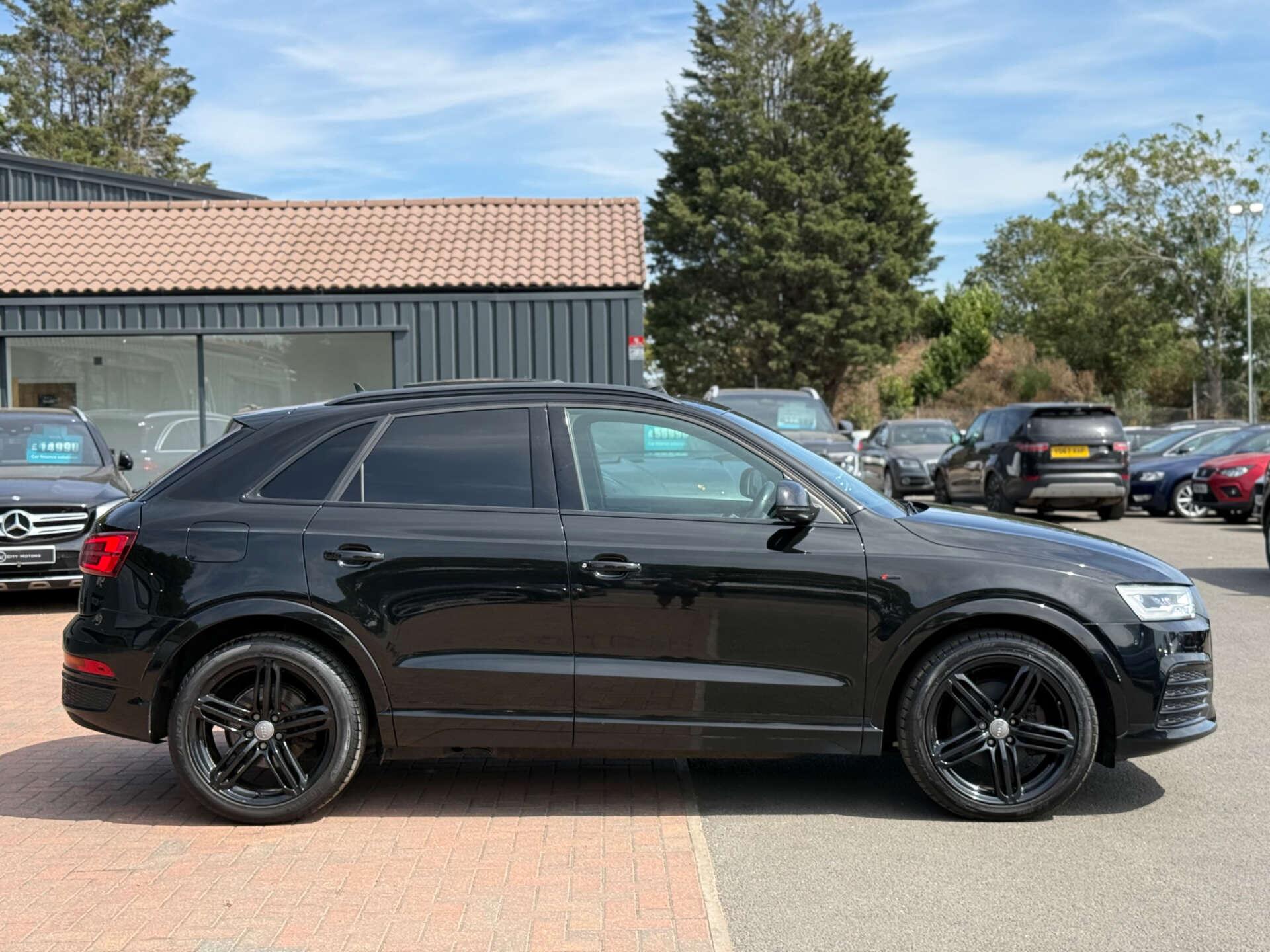 Audi Q3 view 17