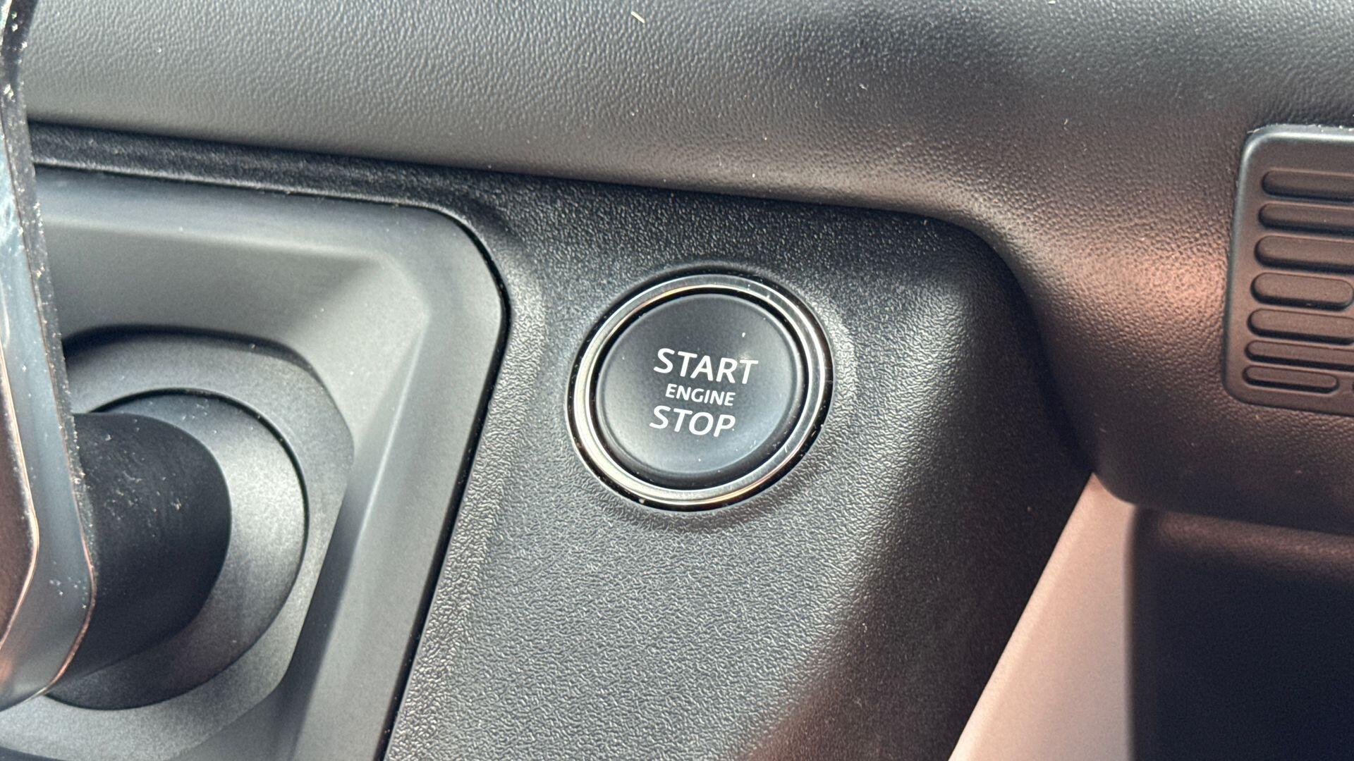 Land Rover Defender view 31