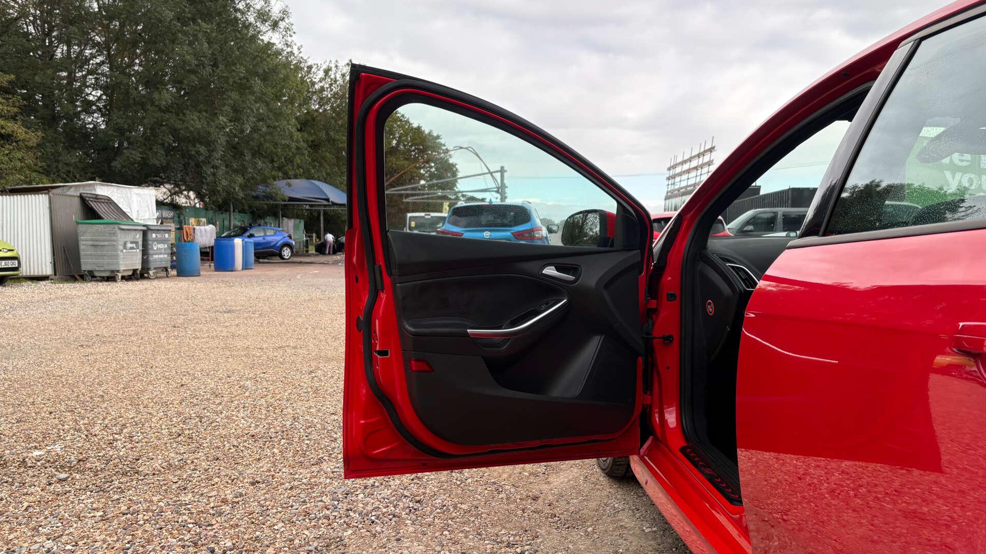 Ford Focus view 42