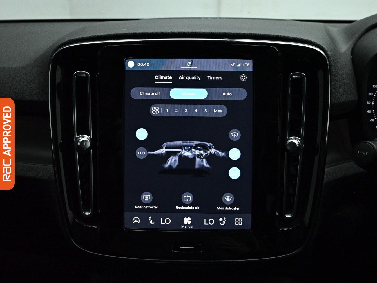 Volvo XC40 view 15