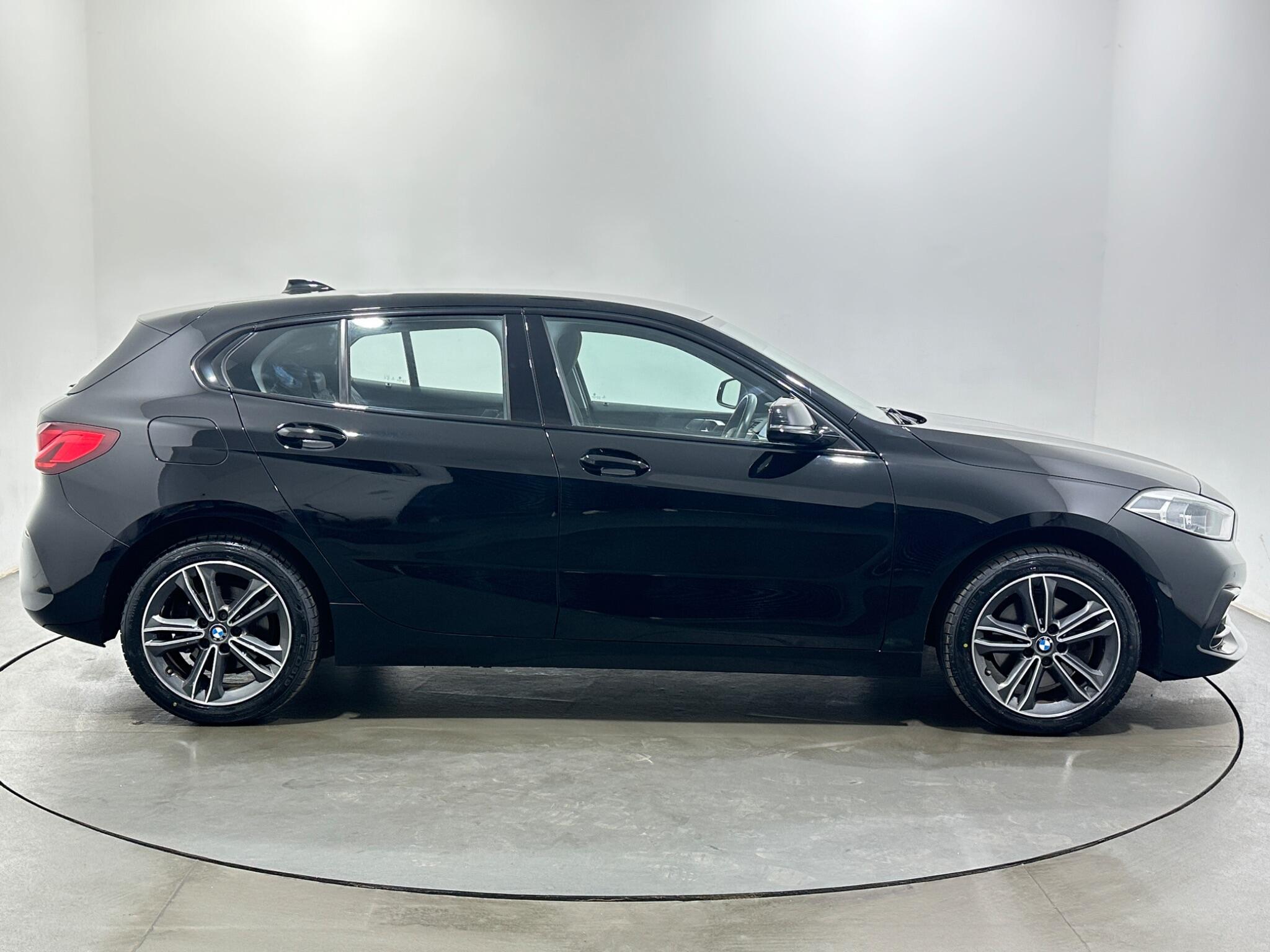 BMW 1 Series view 9