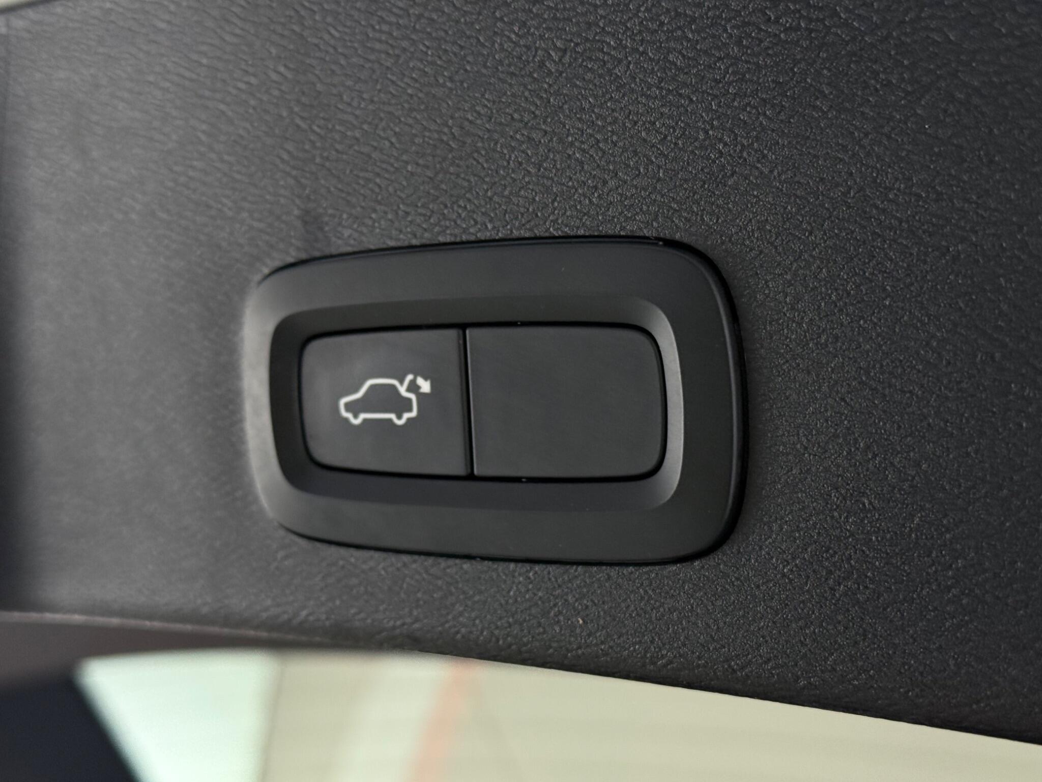 Volvo XC40 view 11