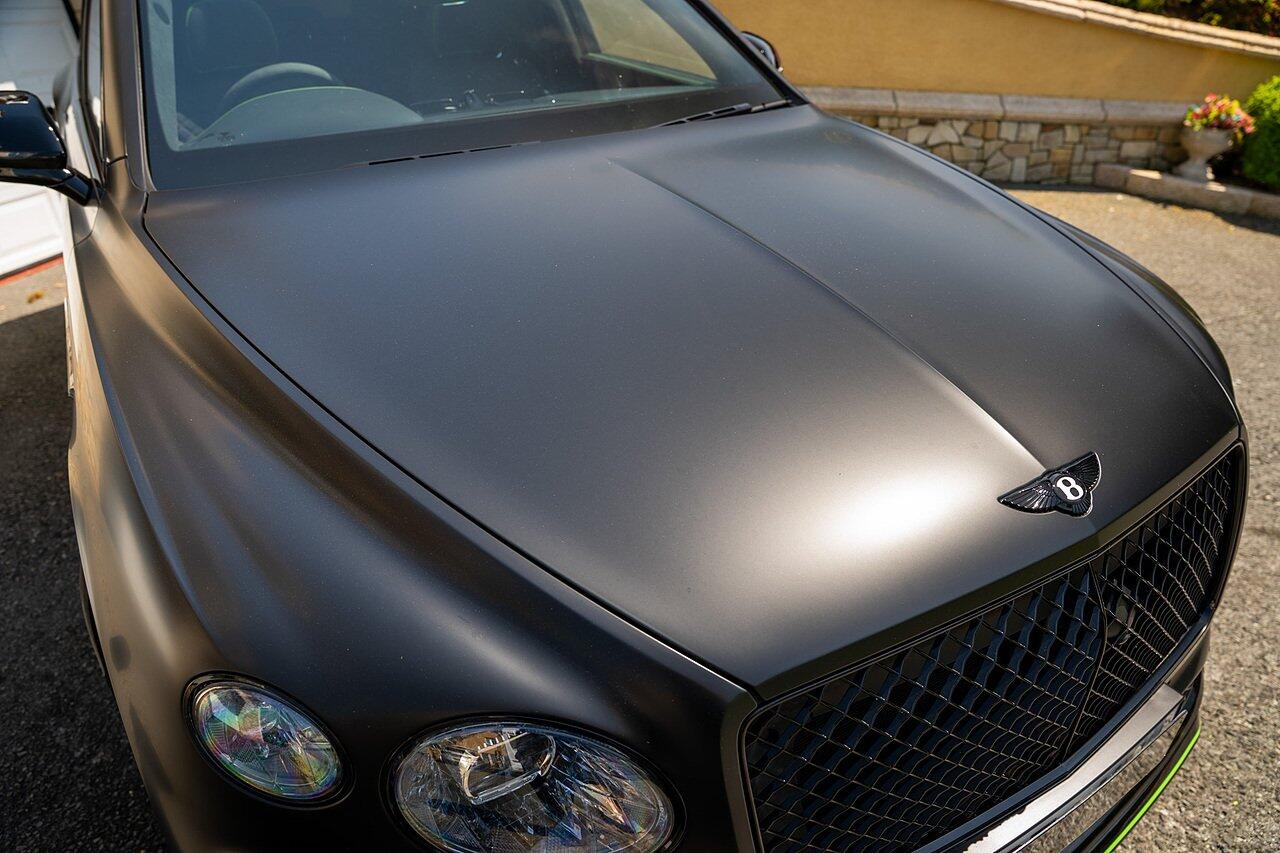 Bentley Bentayga view 32
