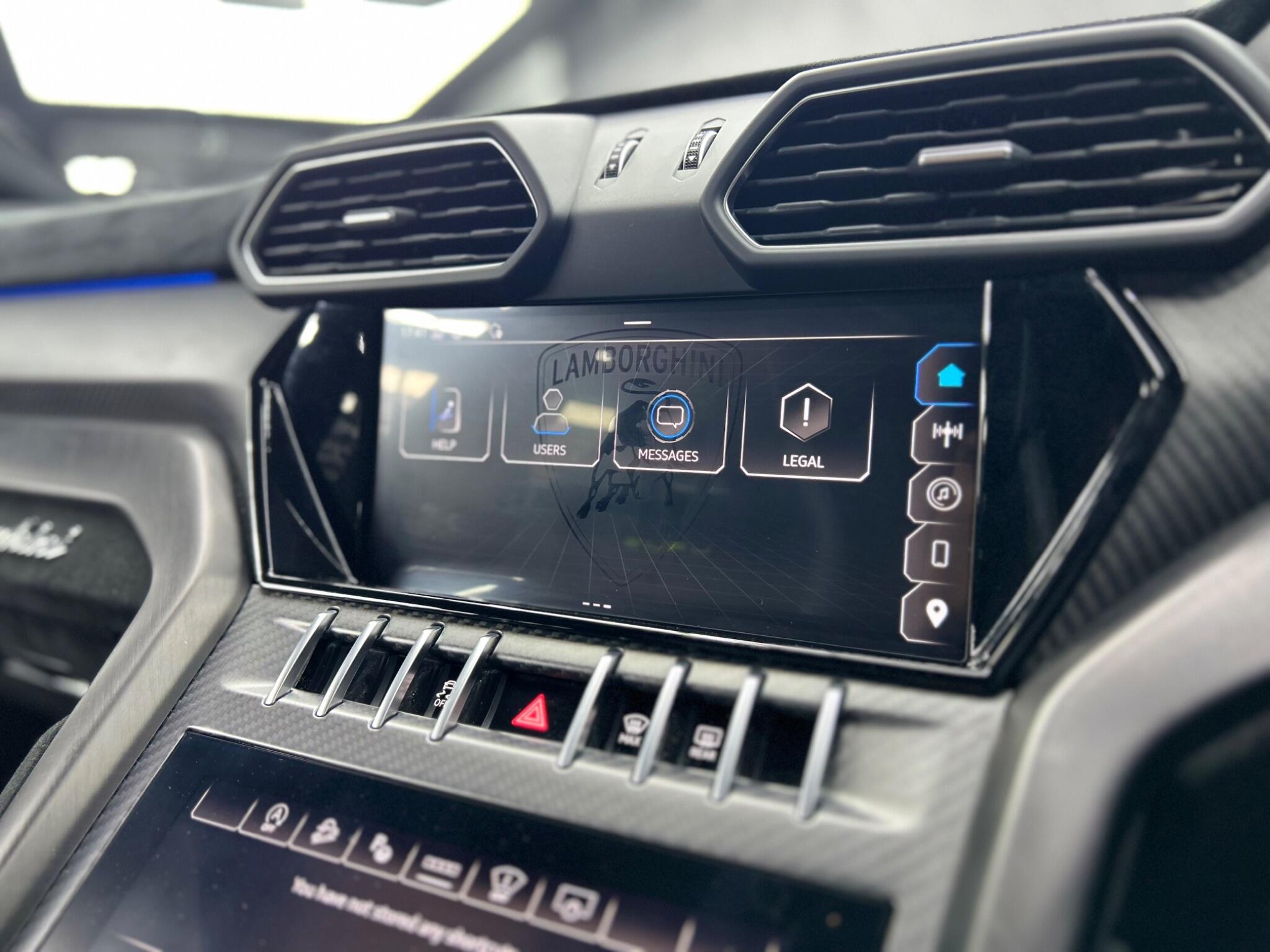 Lamborghini Urus view 50