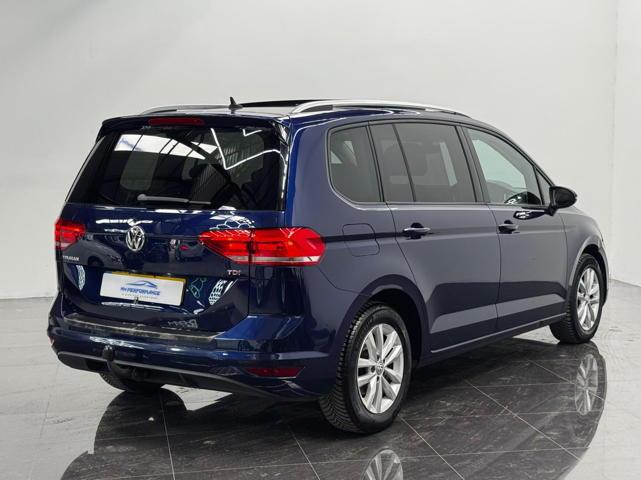 Volkswagen Touran view 68