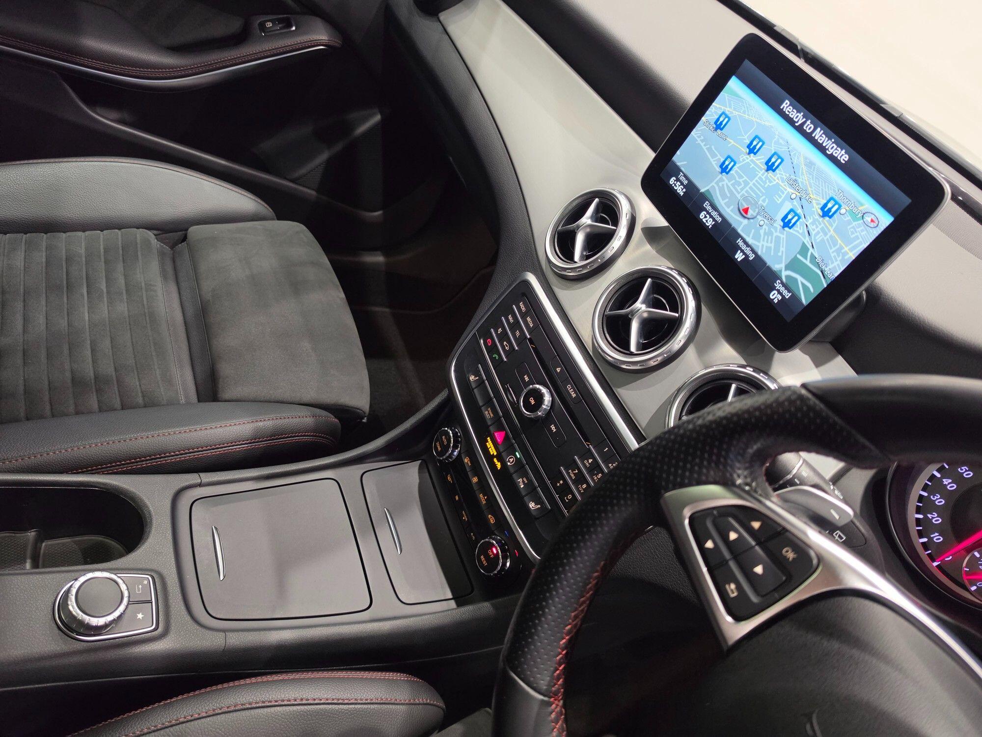Mercedes-Benz GLA view 31