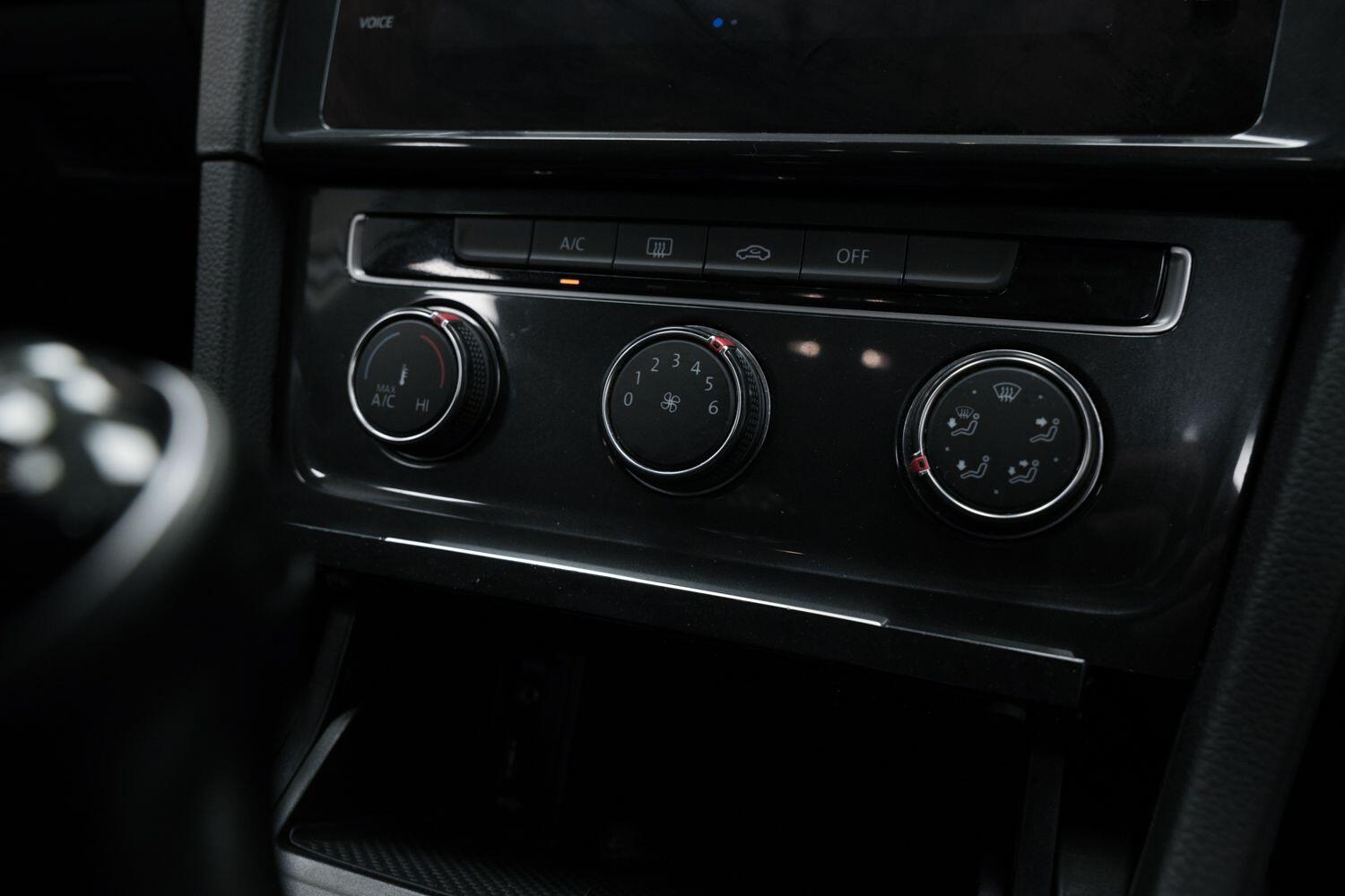 Volkswagen Golf view 12