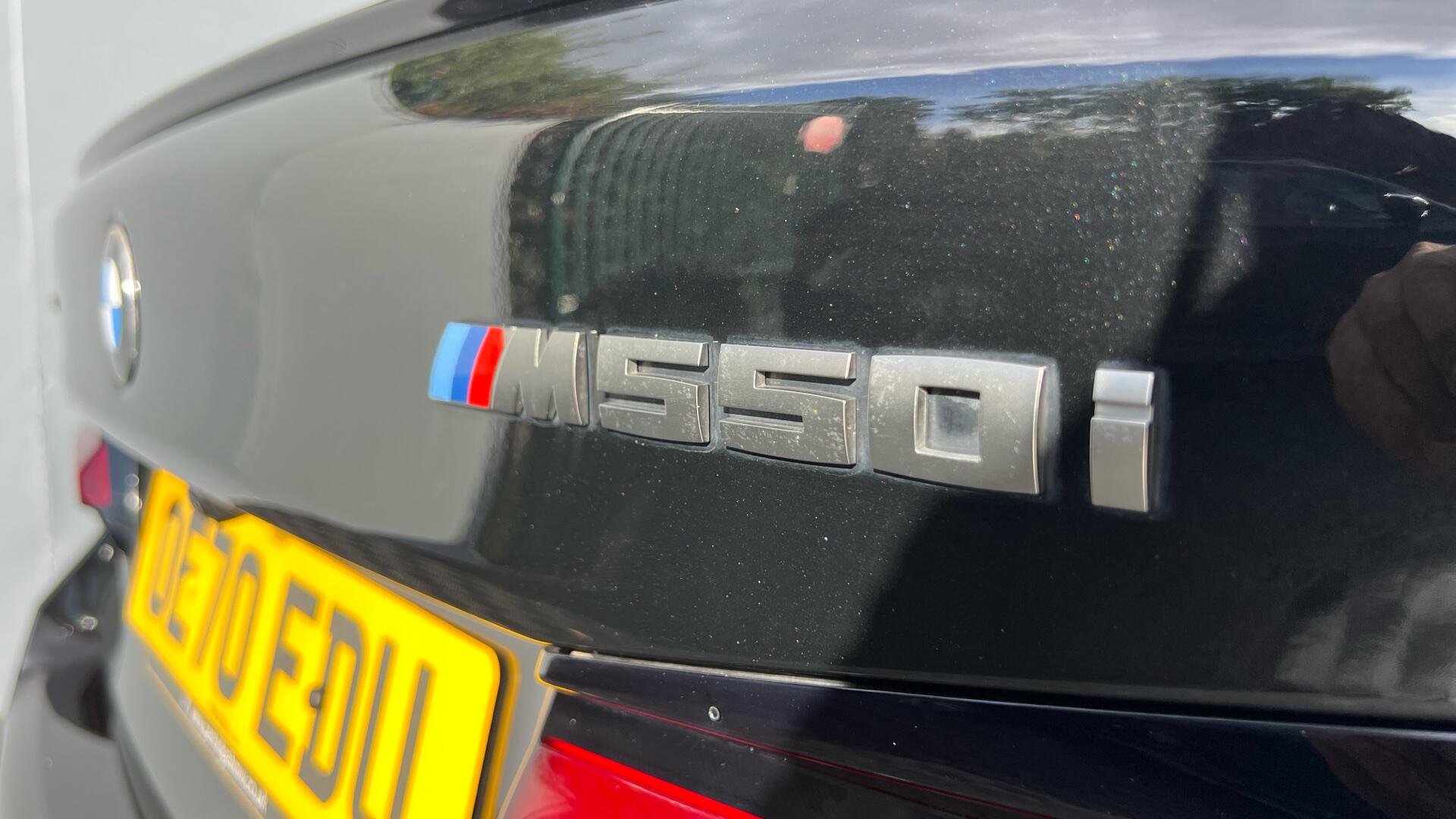 BMW 5 Series view 29