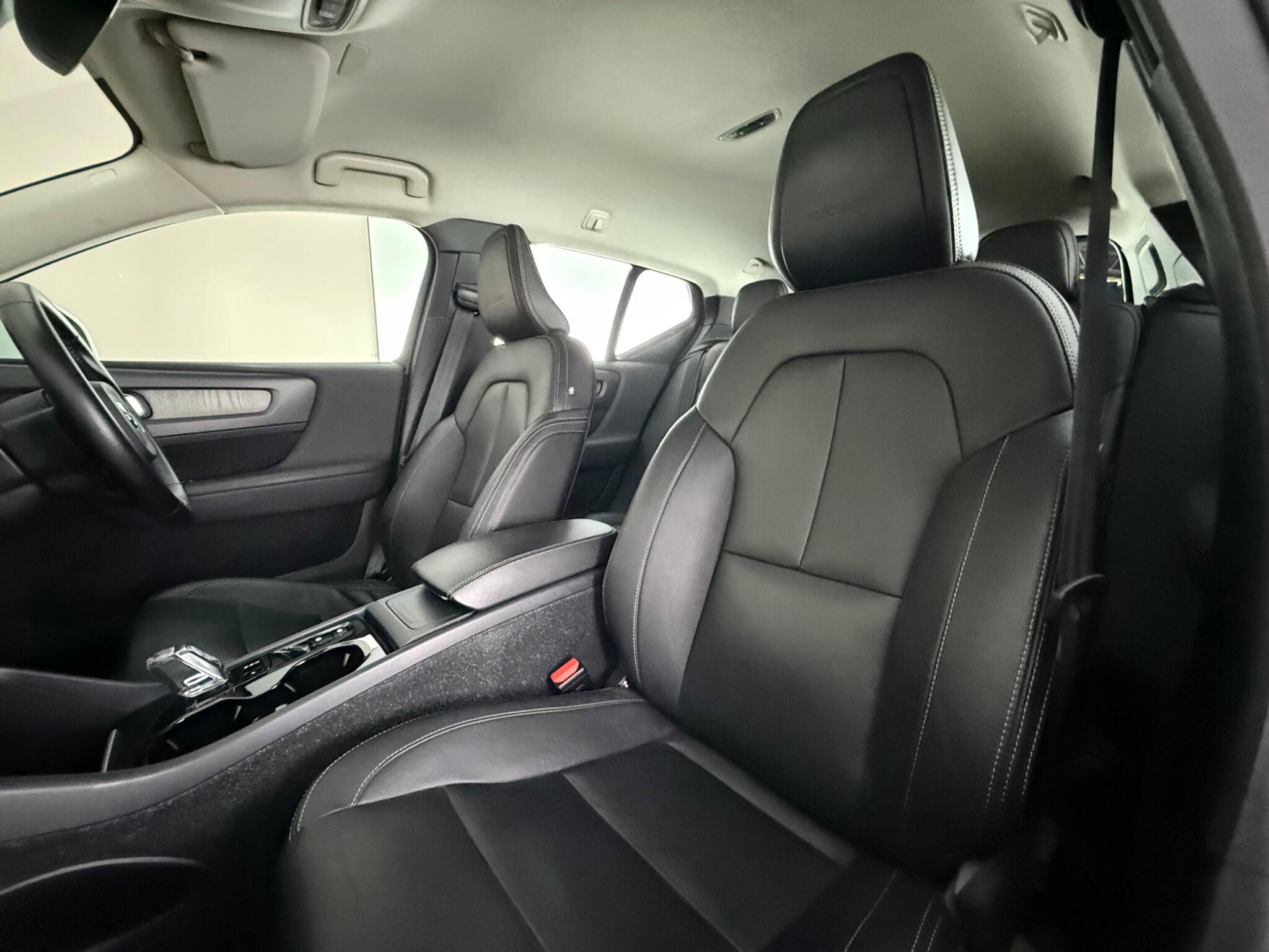 Volvo XC40 view 36