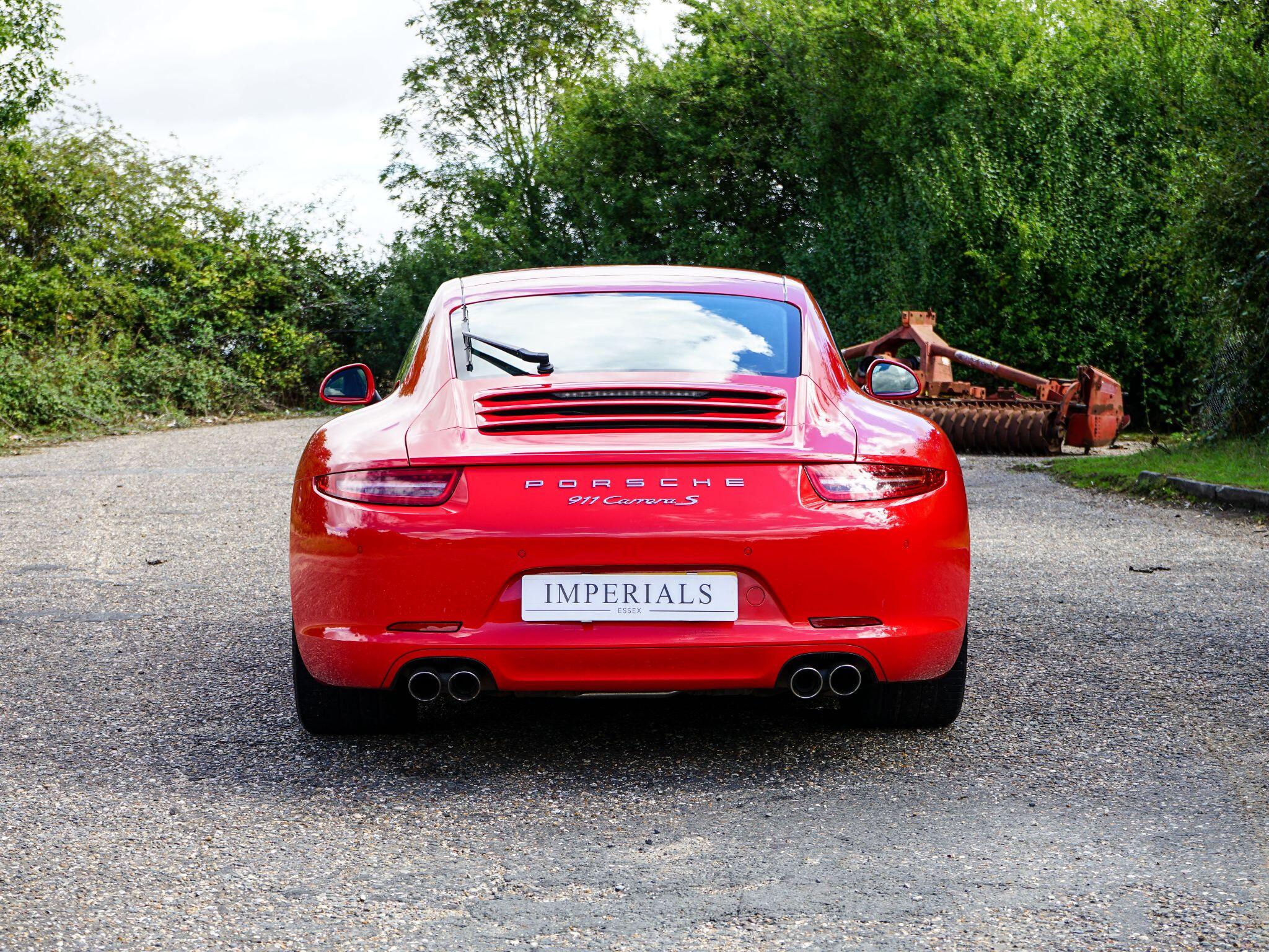 Porsche 911 view 11