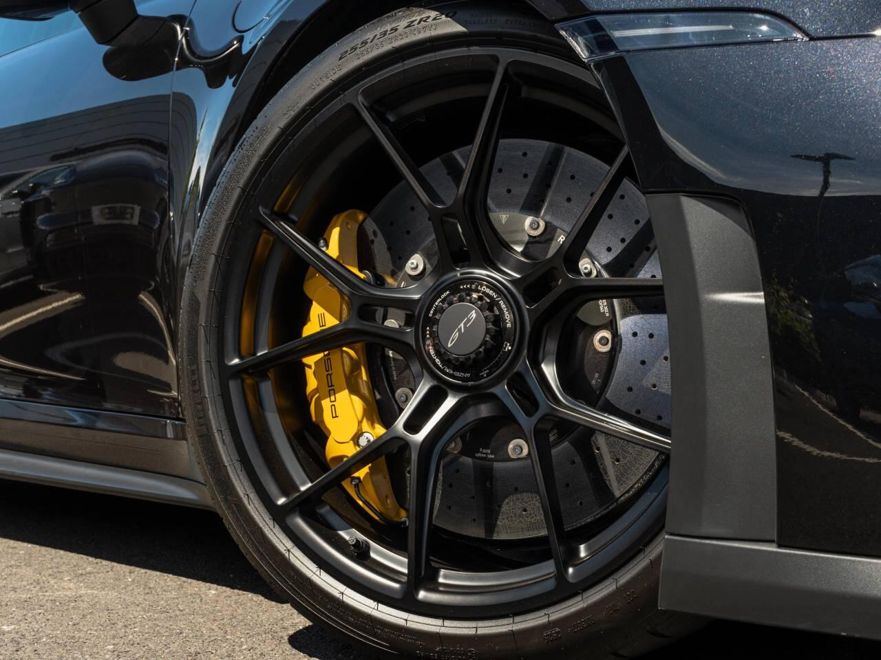 Porsche 911 view 13