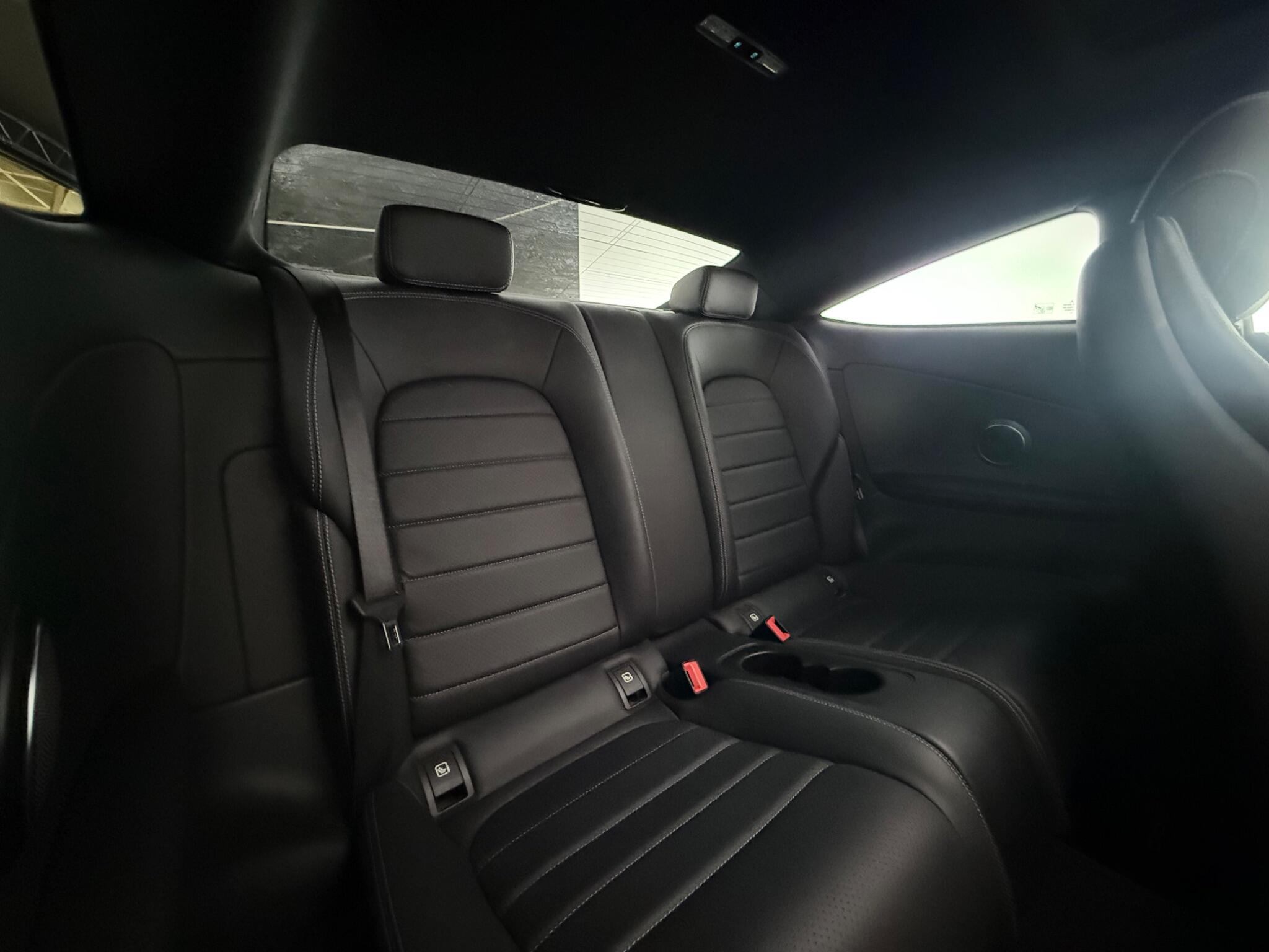 Mercedes-Benz C-Class view 32