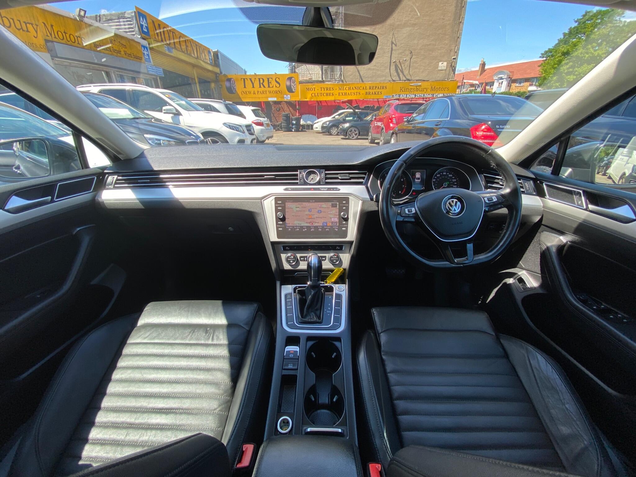 Volkswagen Passat view 2