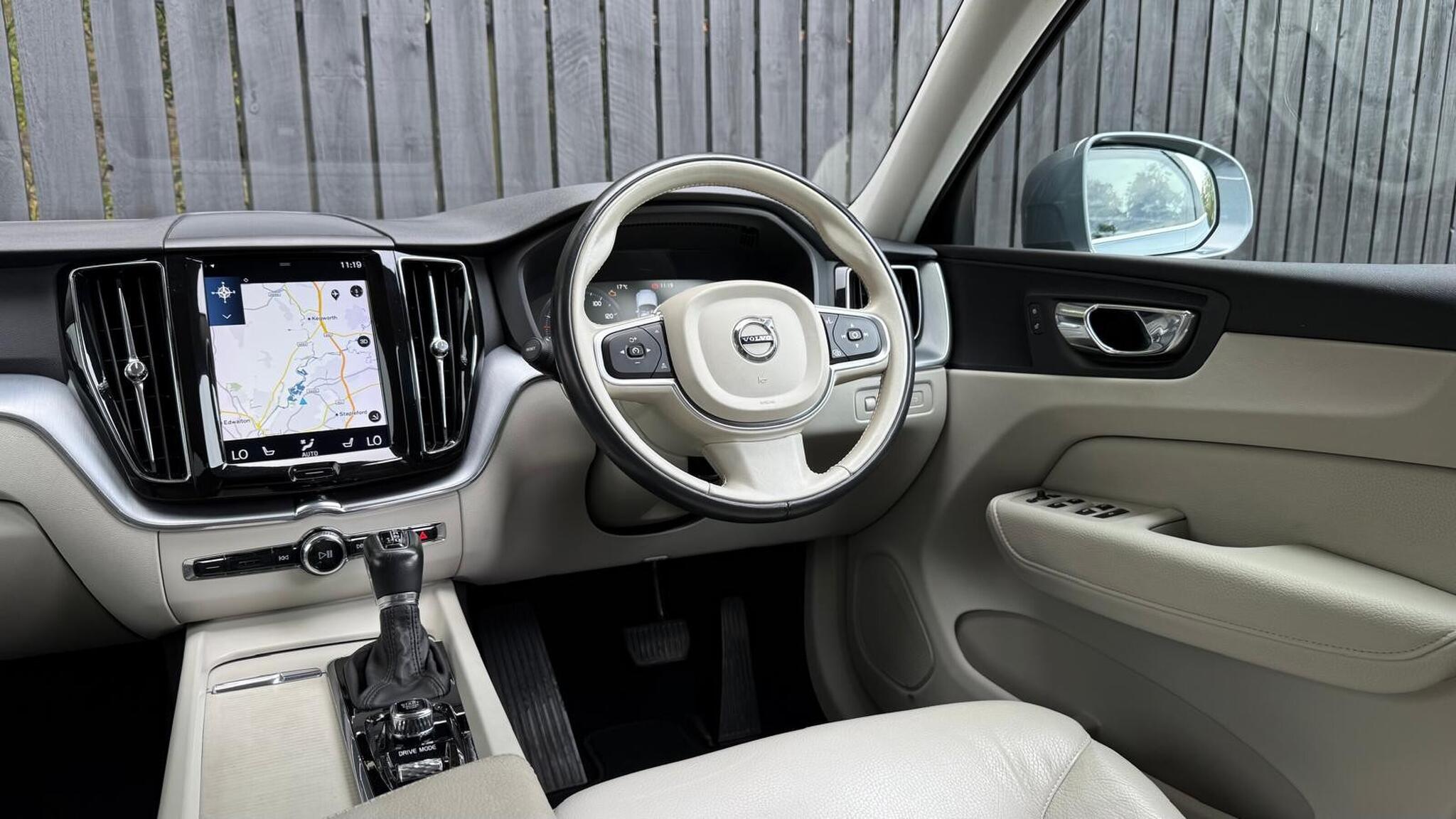 Volvo XC60 view 14
