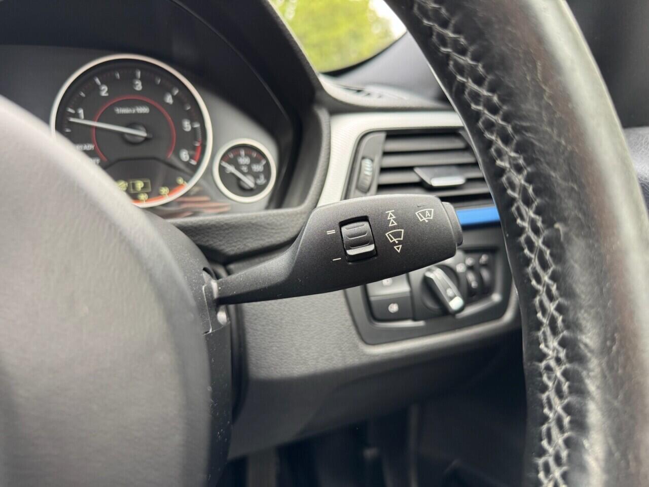 BMW 3 Series view 19