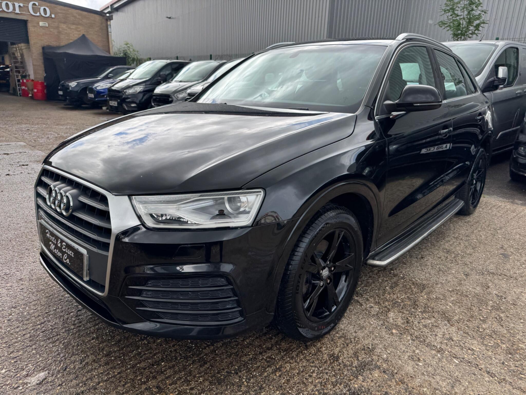 Audi Q3 view 3