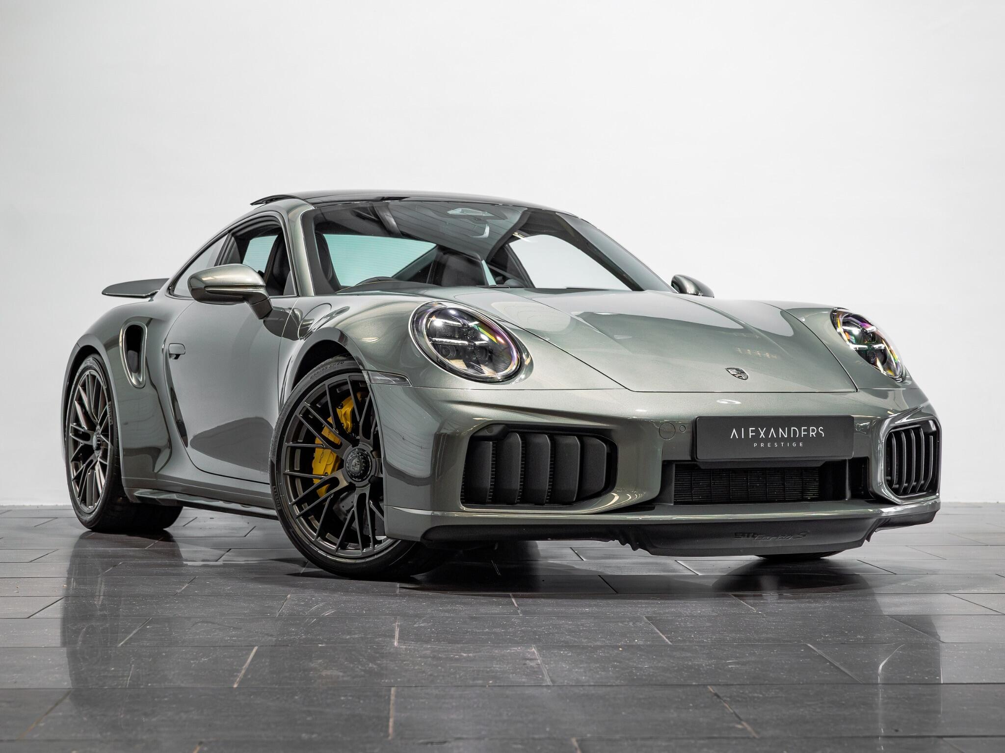 Porsche 911 view 8