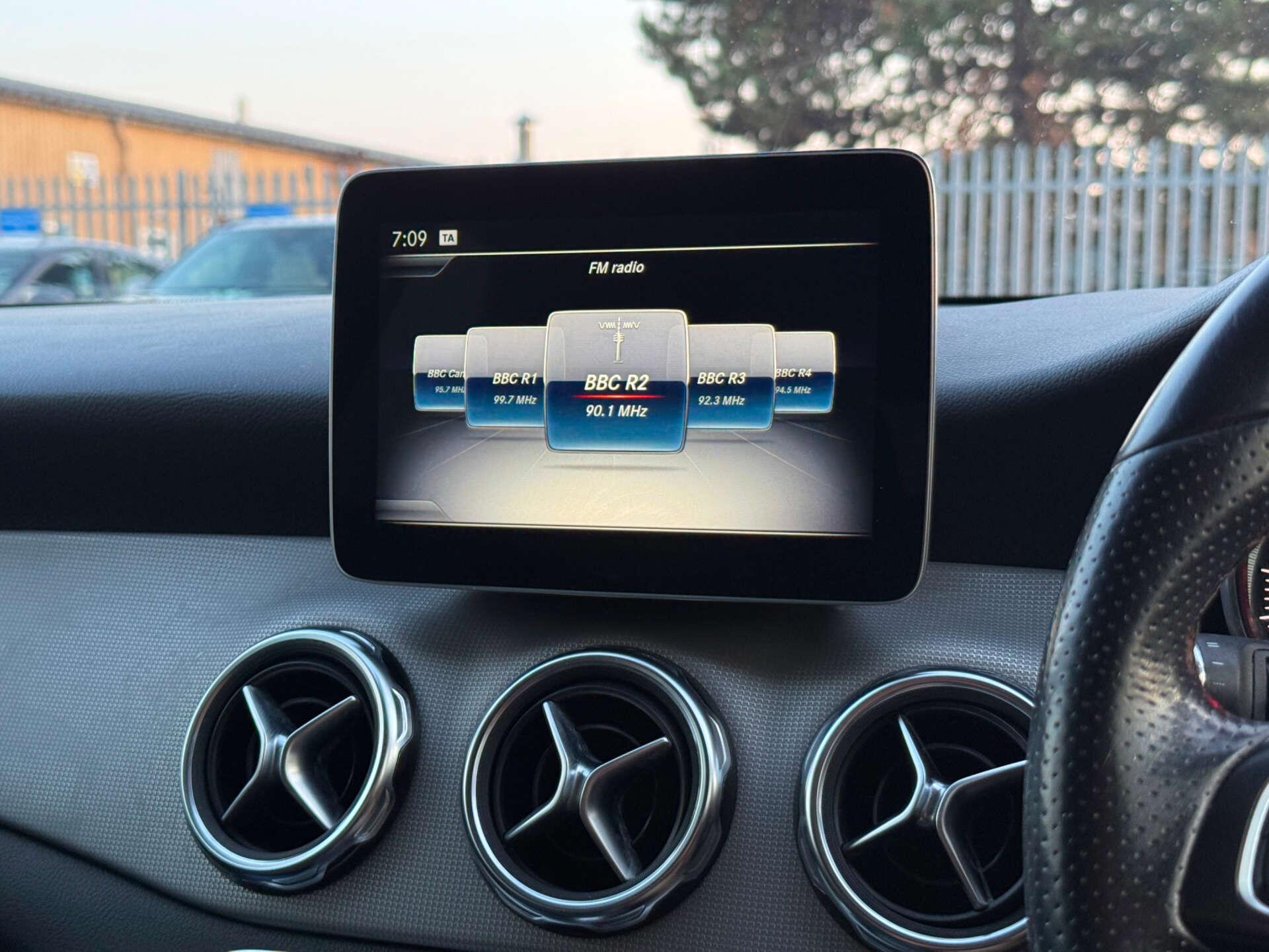 Mercedes-Benz Gla view 62