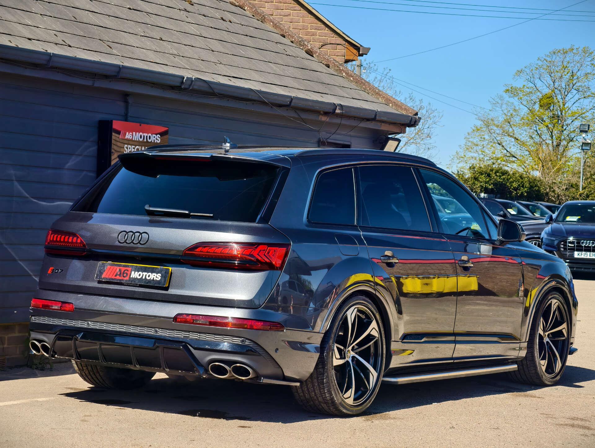 Audi SQ7 view 21
