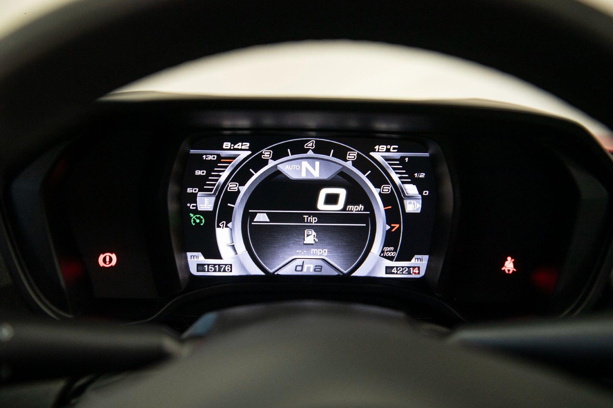 Alfa Romeo 4C view 17