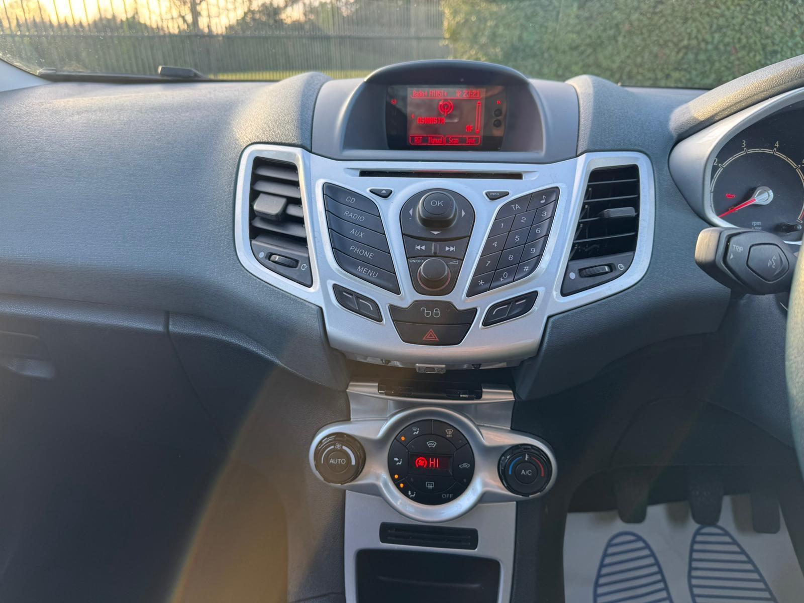 2009 Ford Fiesta image 15