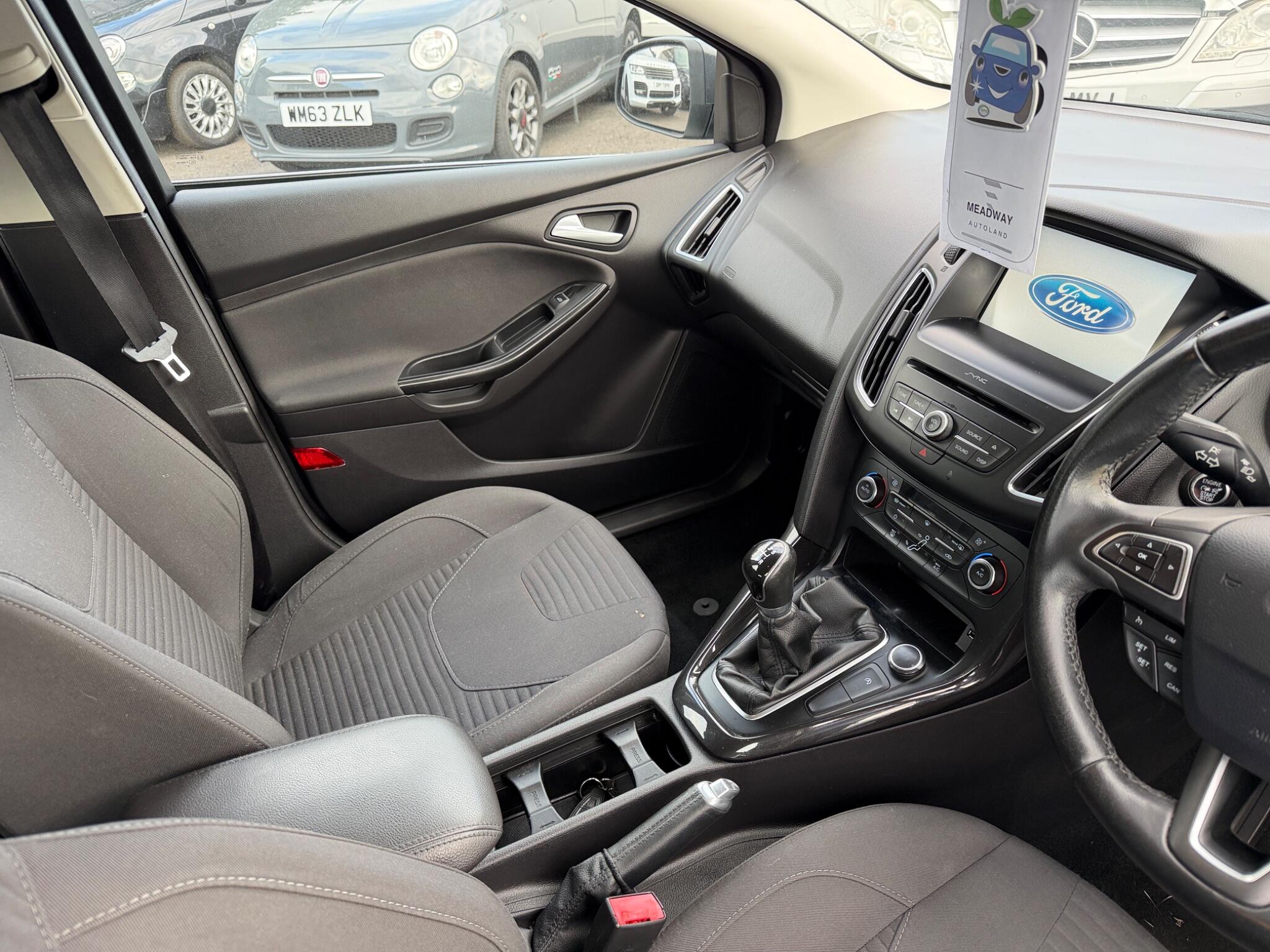 Ford Focus view 13