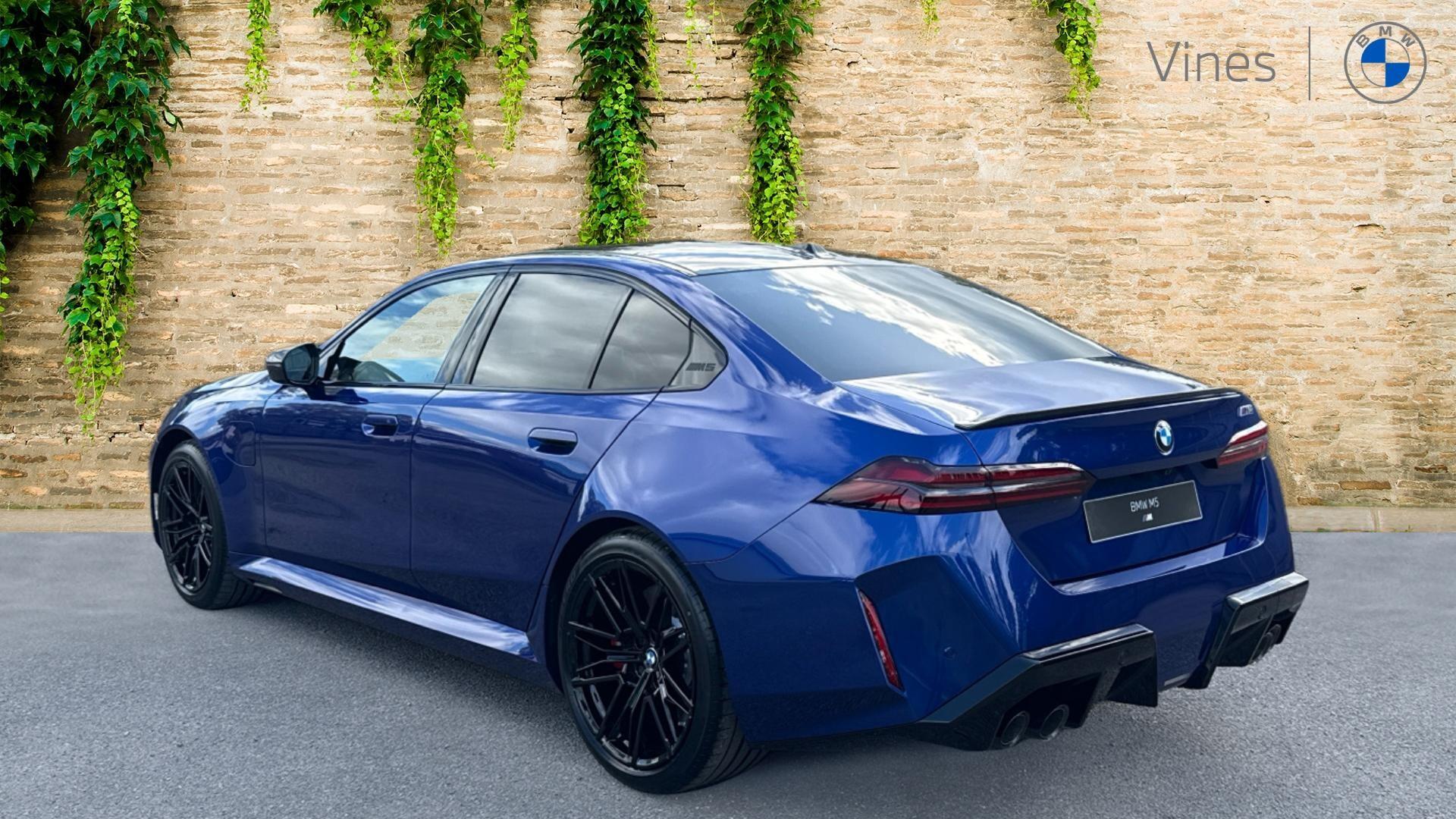 BMW M5 view 3