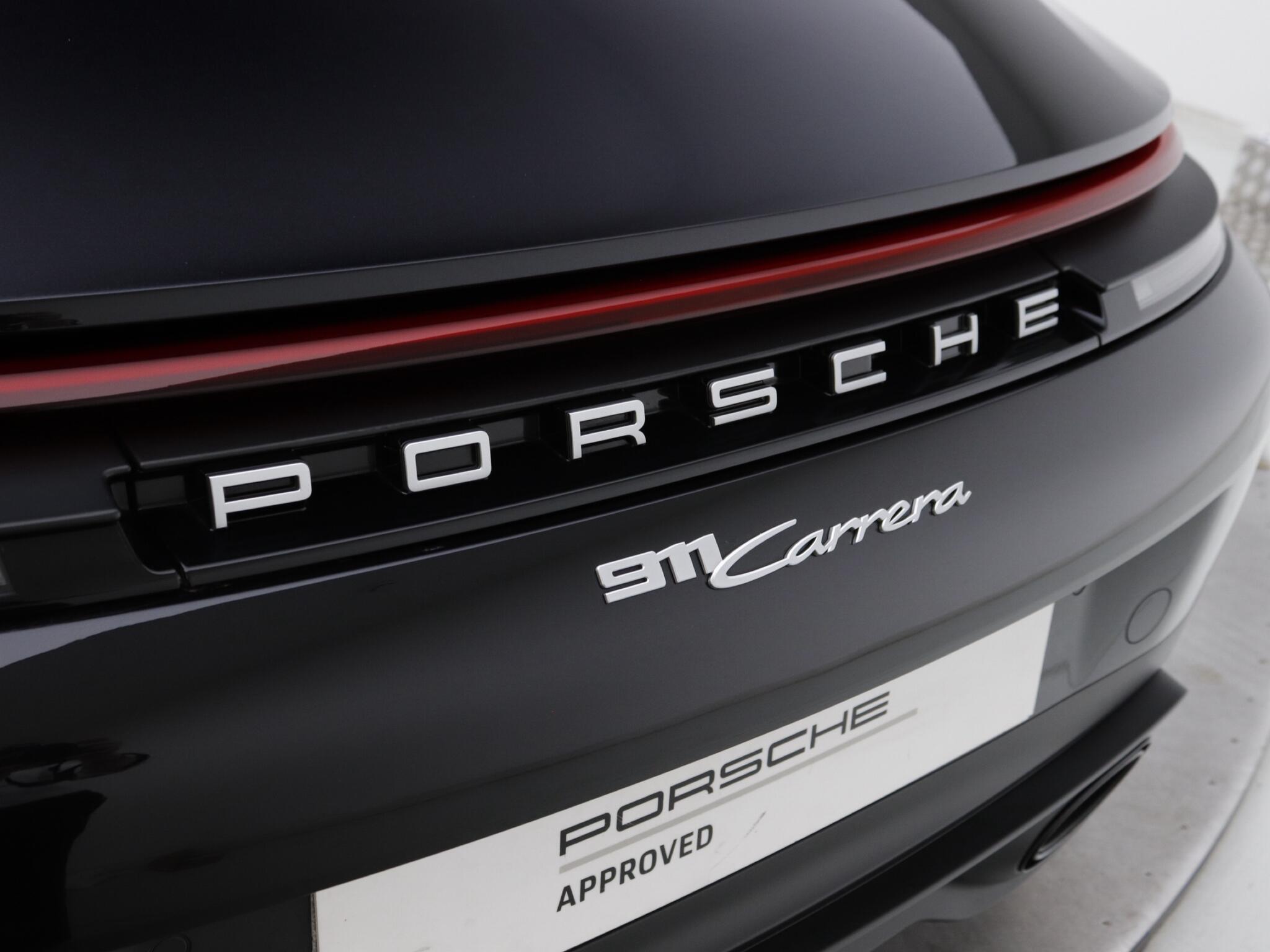 Porsche 911 view 21