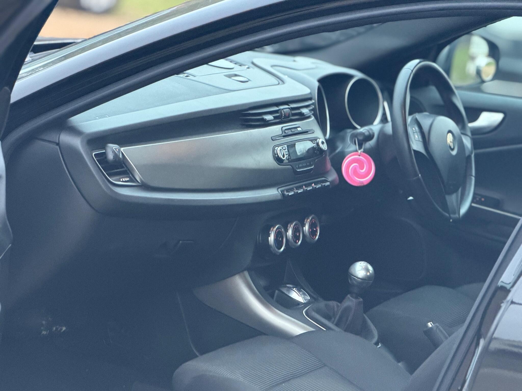 2013 Alfa Romeo Giulietta 1.6 JTDM-2 Collezione Euro 5 (s/s) 5dr image 15