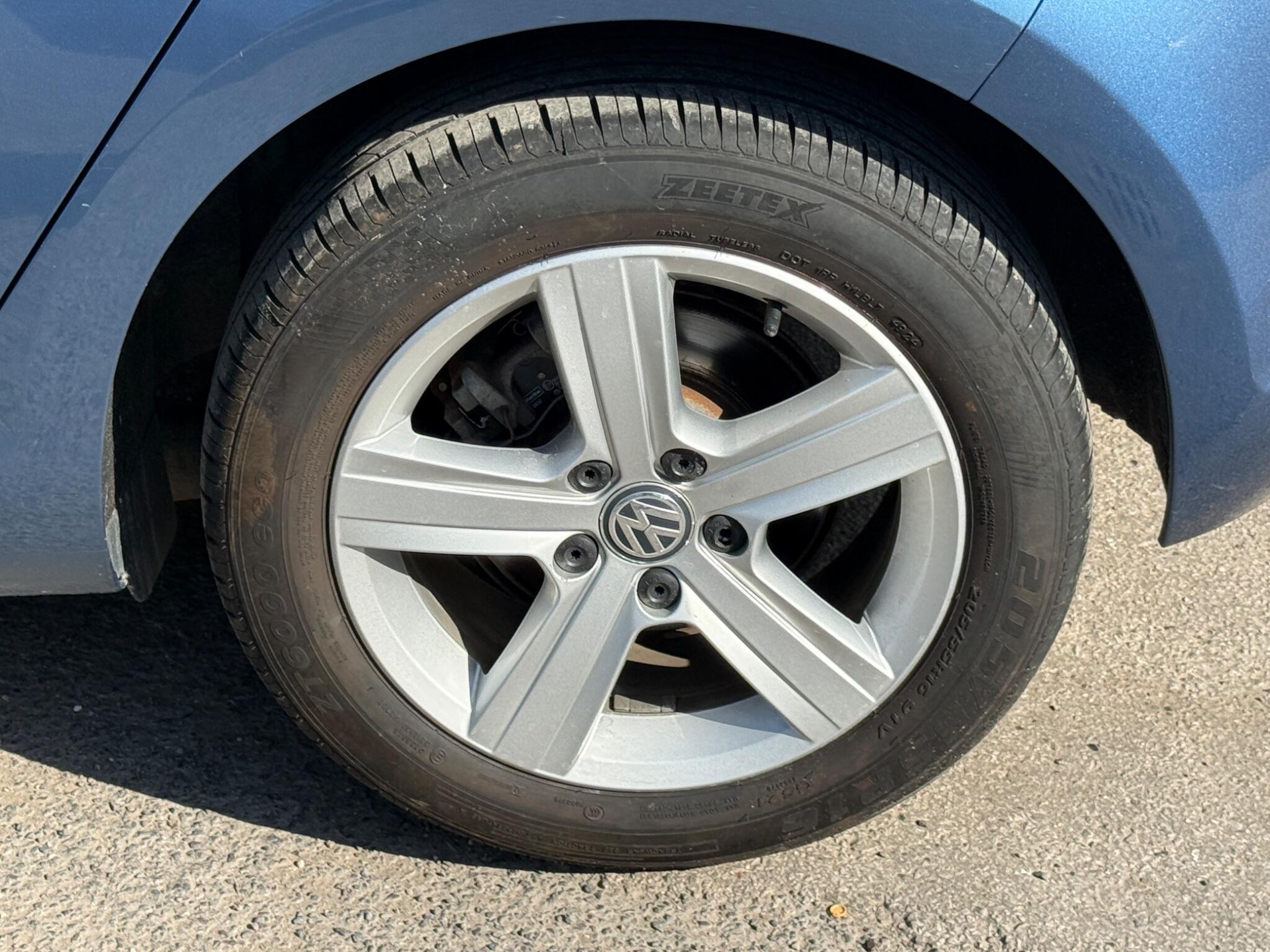 Volkswagen Golf - Image 23