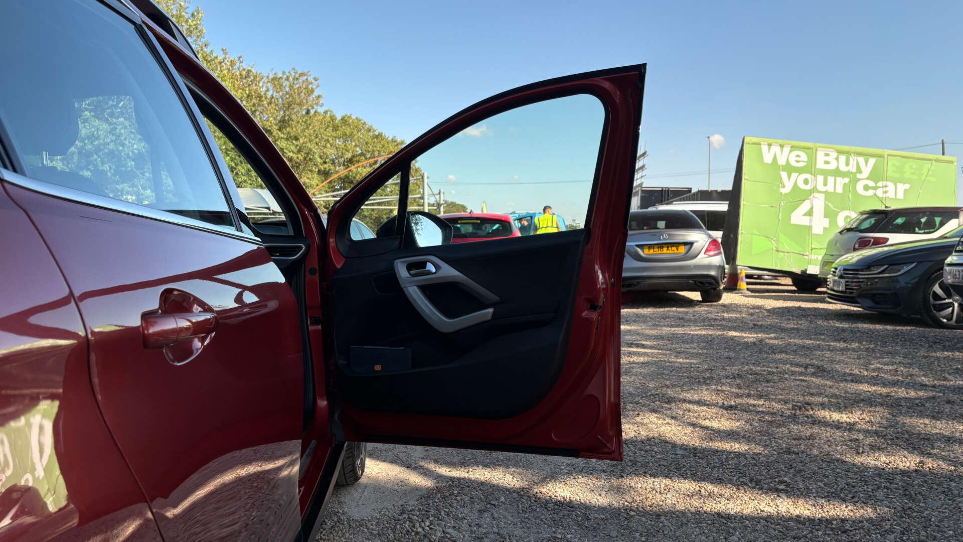 Peugeot 2008 view 40