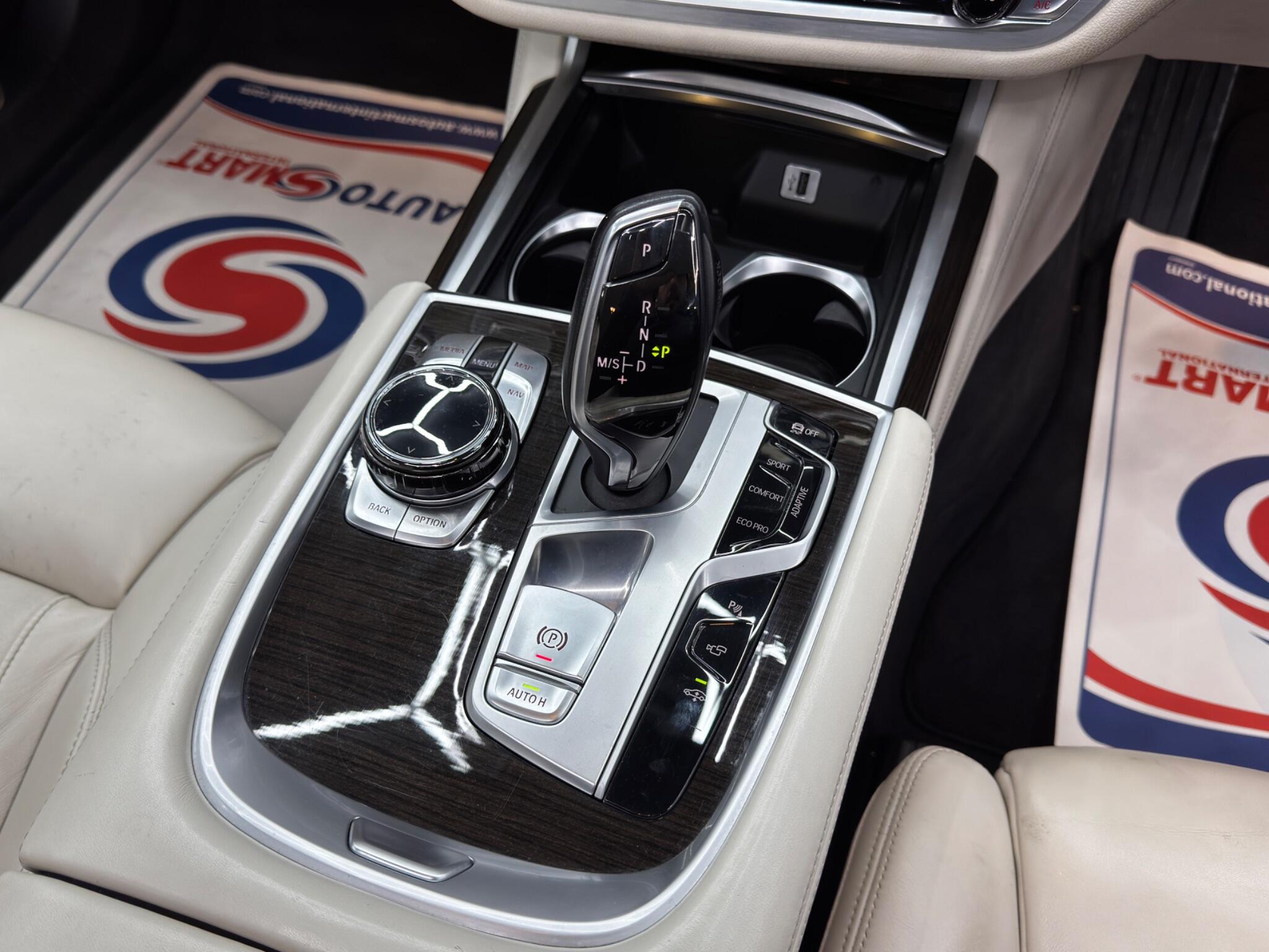 BMW 7 Series view 27