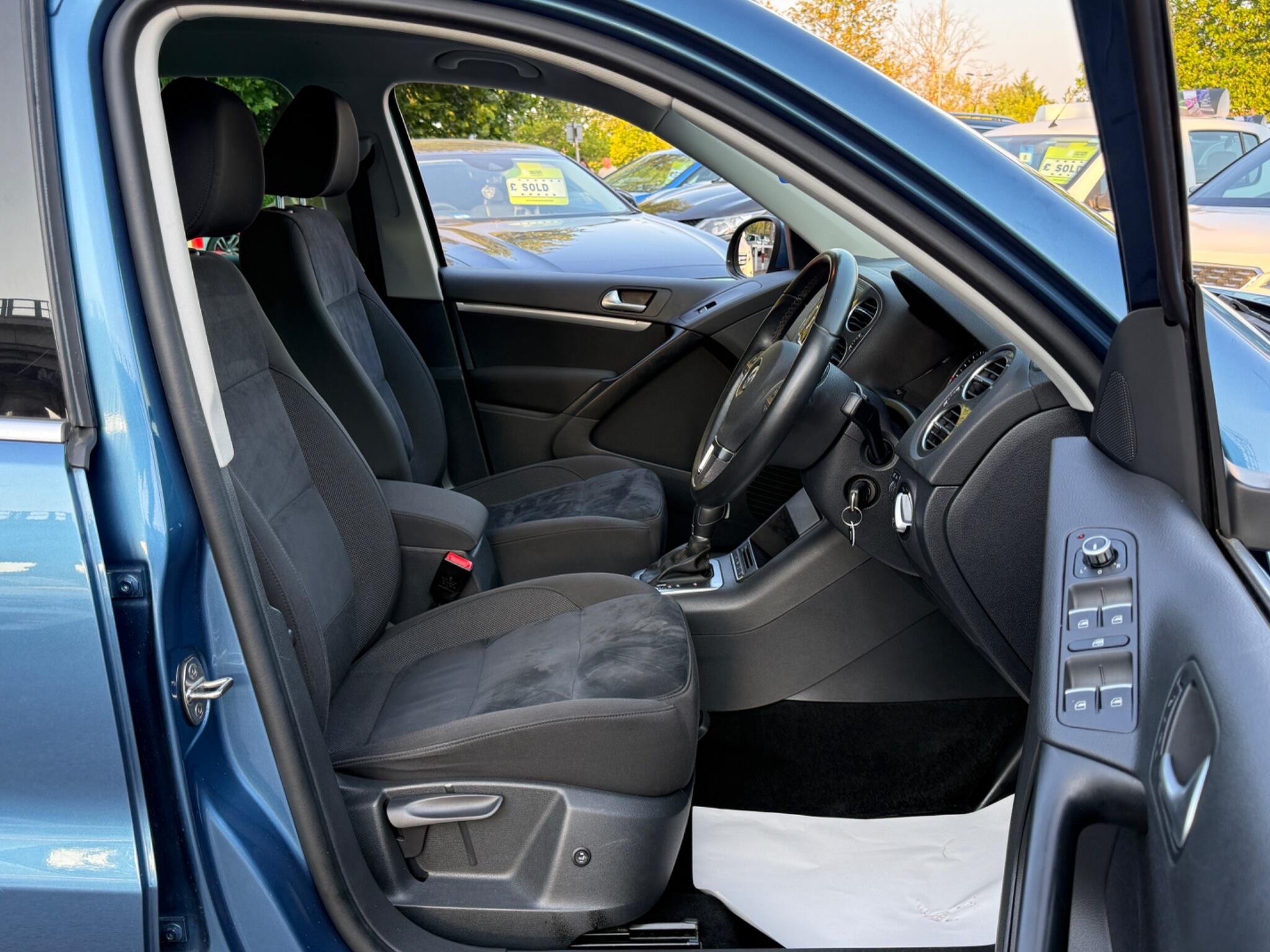 Volkswagen Tiguan - Image 32
