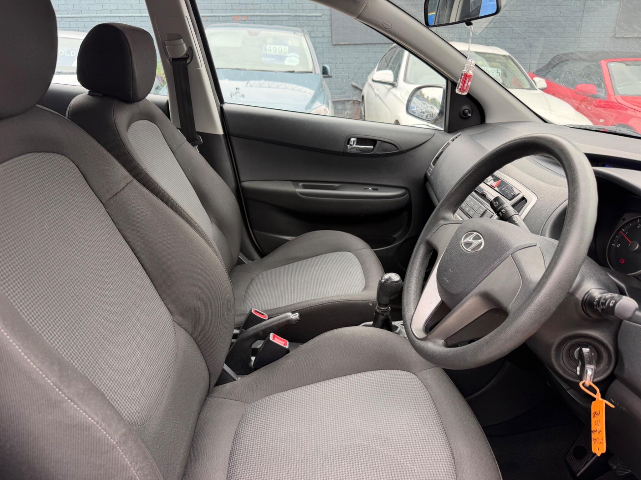 Hyundai i20 view 10