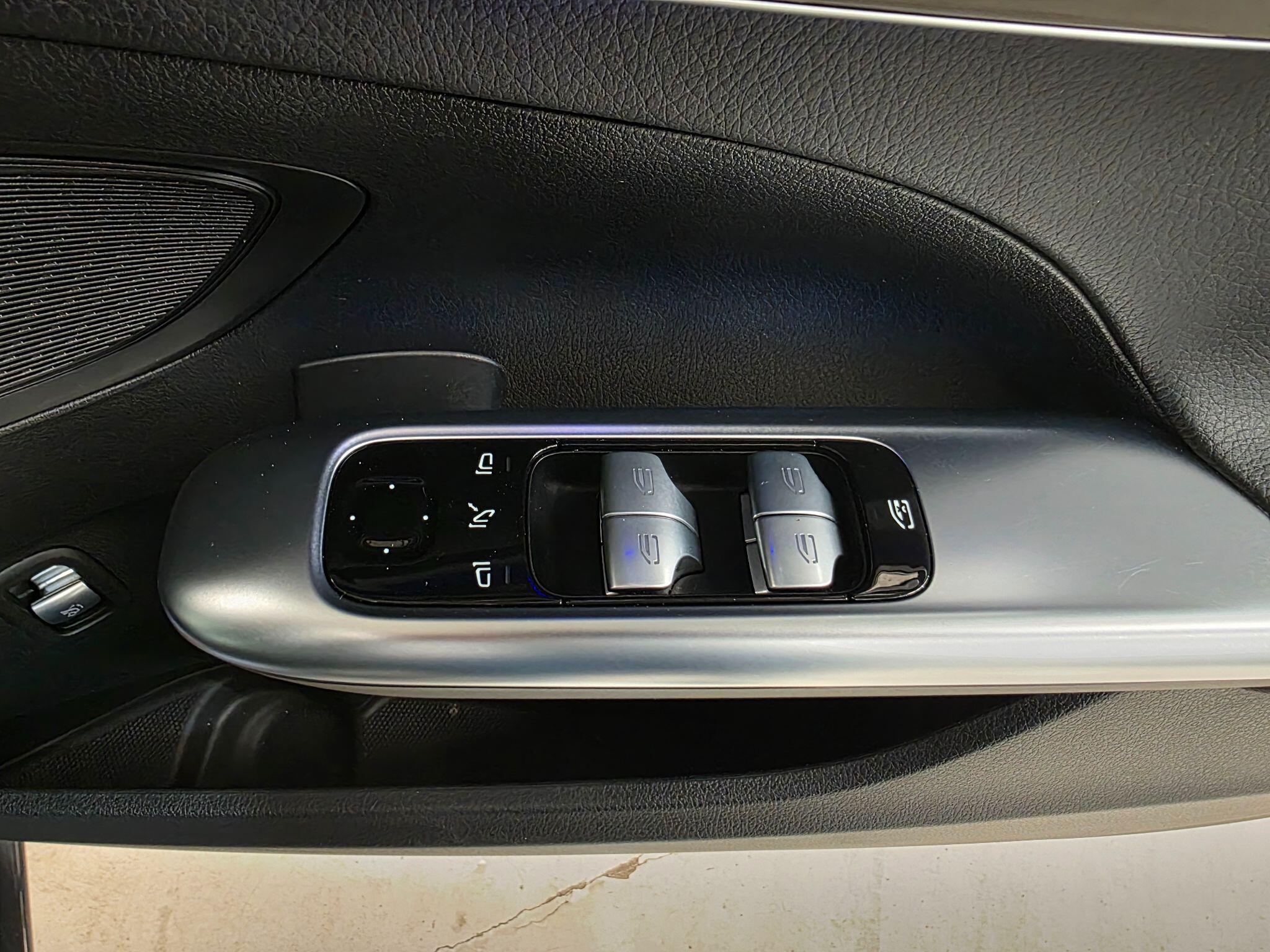 Mercedes-Benz C Class view 17