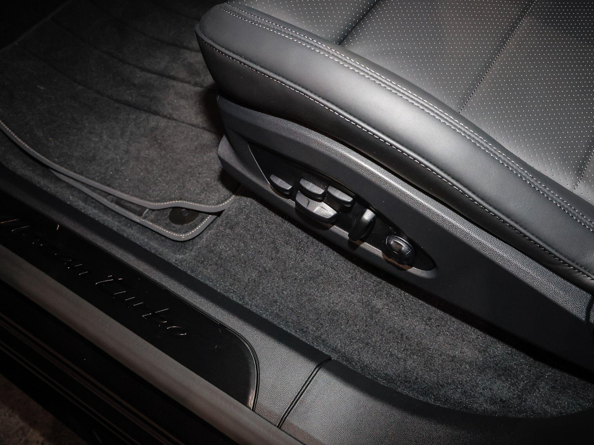 Porsche Macan view 19