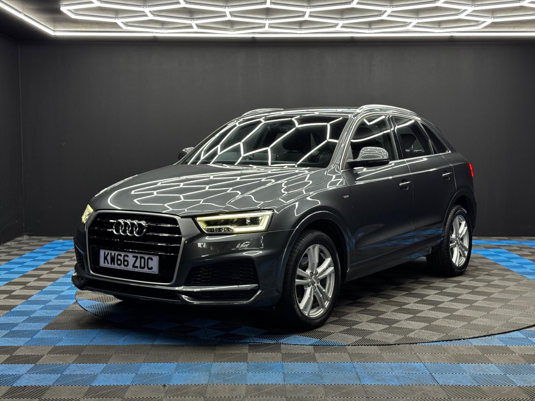 Audi Q3 view 3
