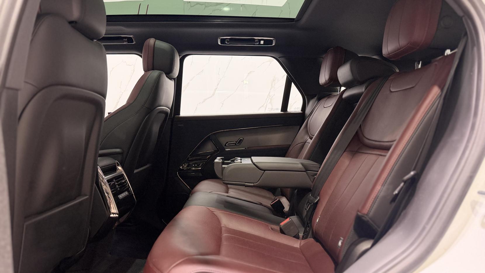 Land Rover Range Rover Sport view 12