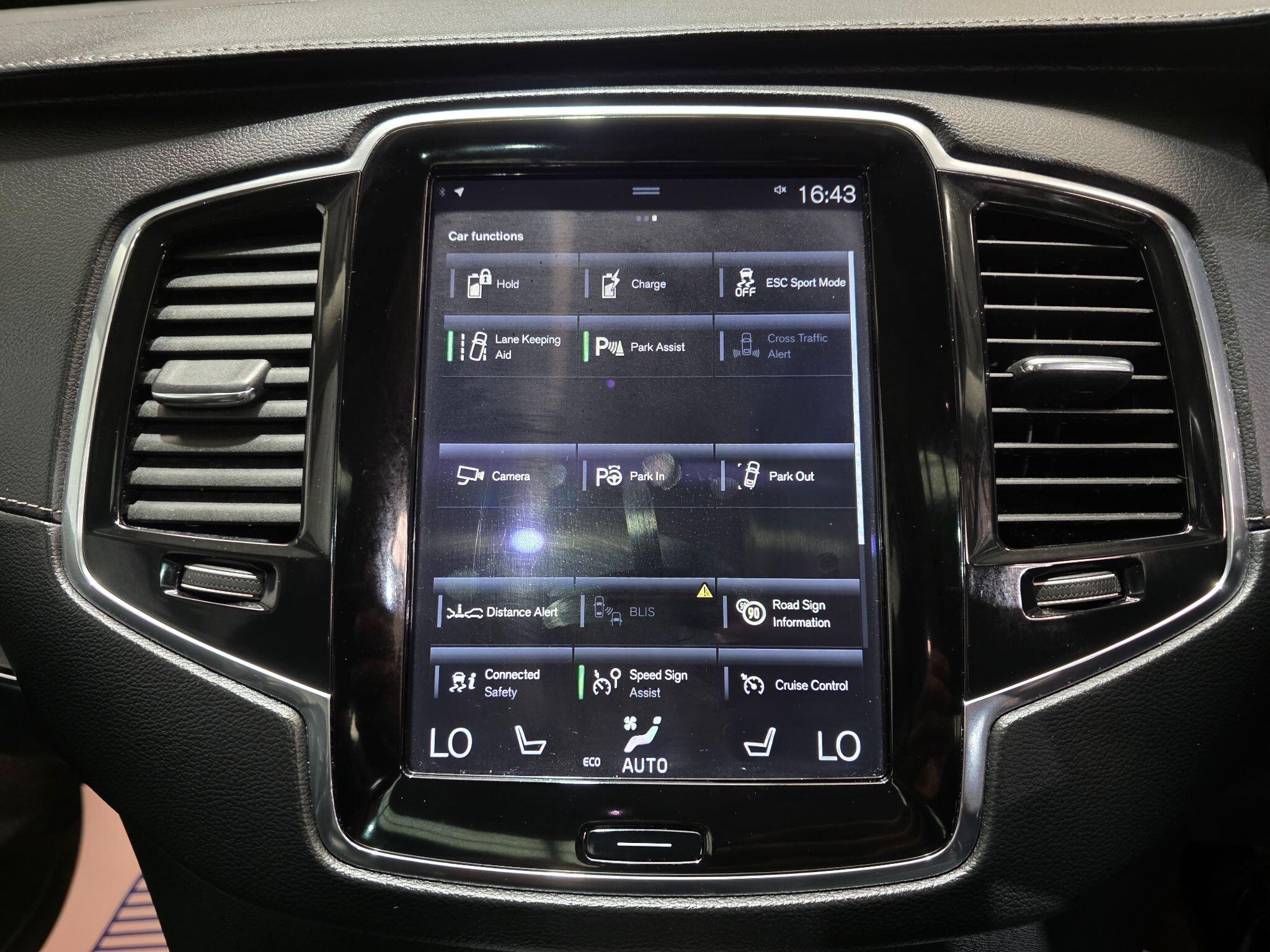 Volvo XC90 view 12