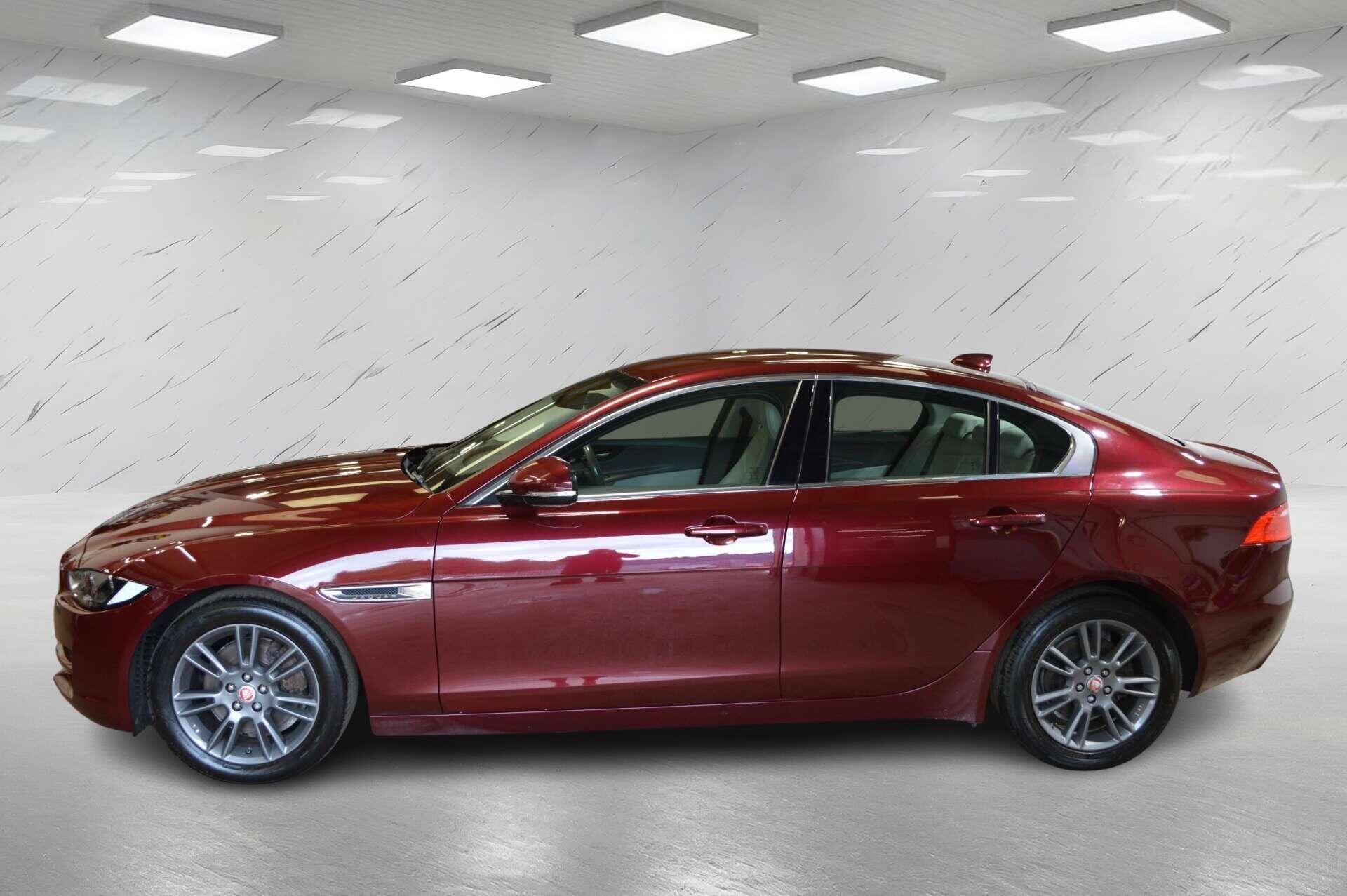 Jaguar Xe view 9