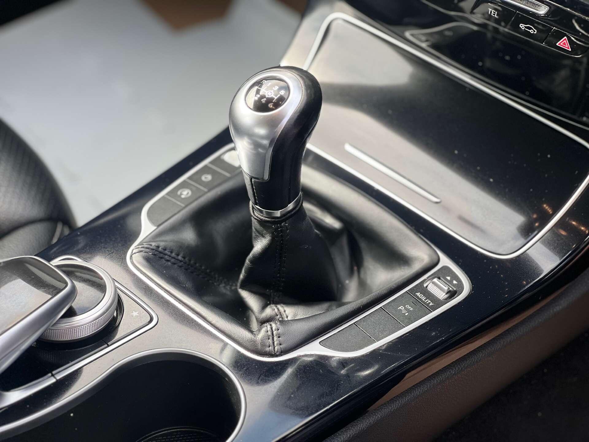 Mercedes-Benz C-Class view 29