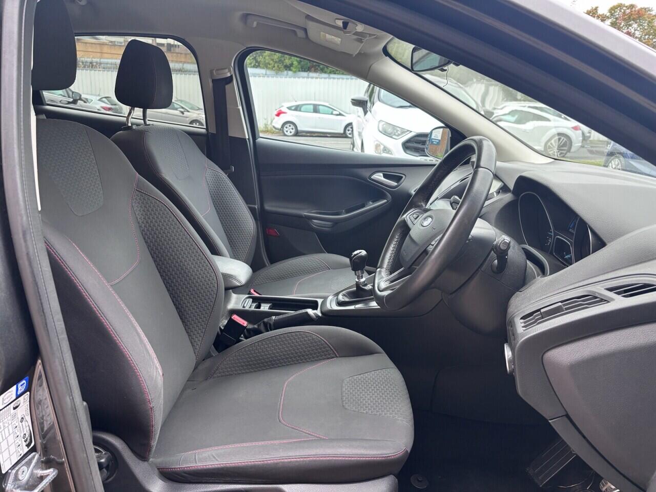 Ford Focus view 10