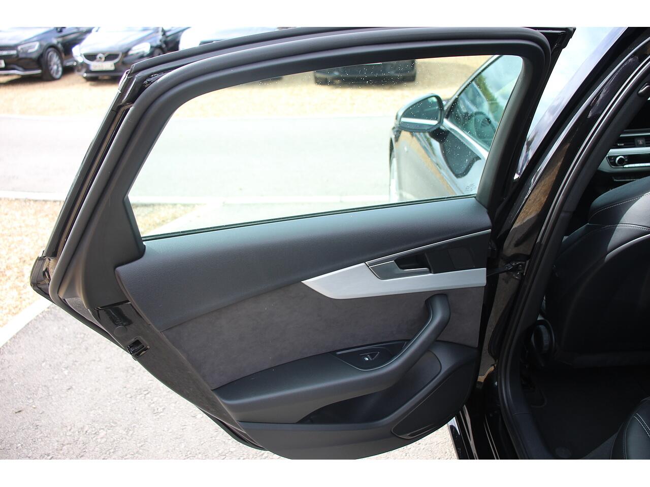 Audi A4 view 42