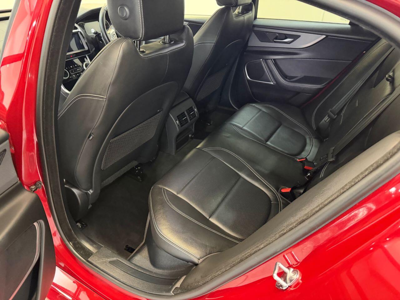 Jaguar Xe view 53