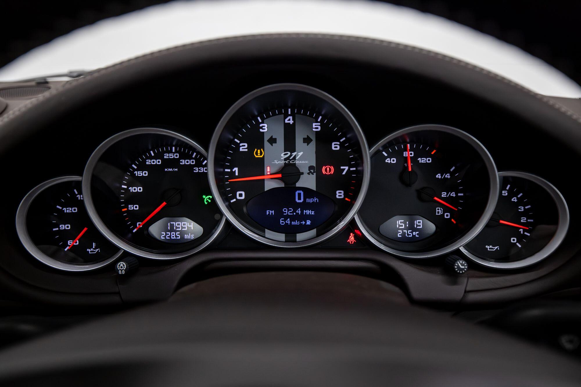 Porsche 911 view 45