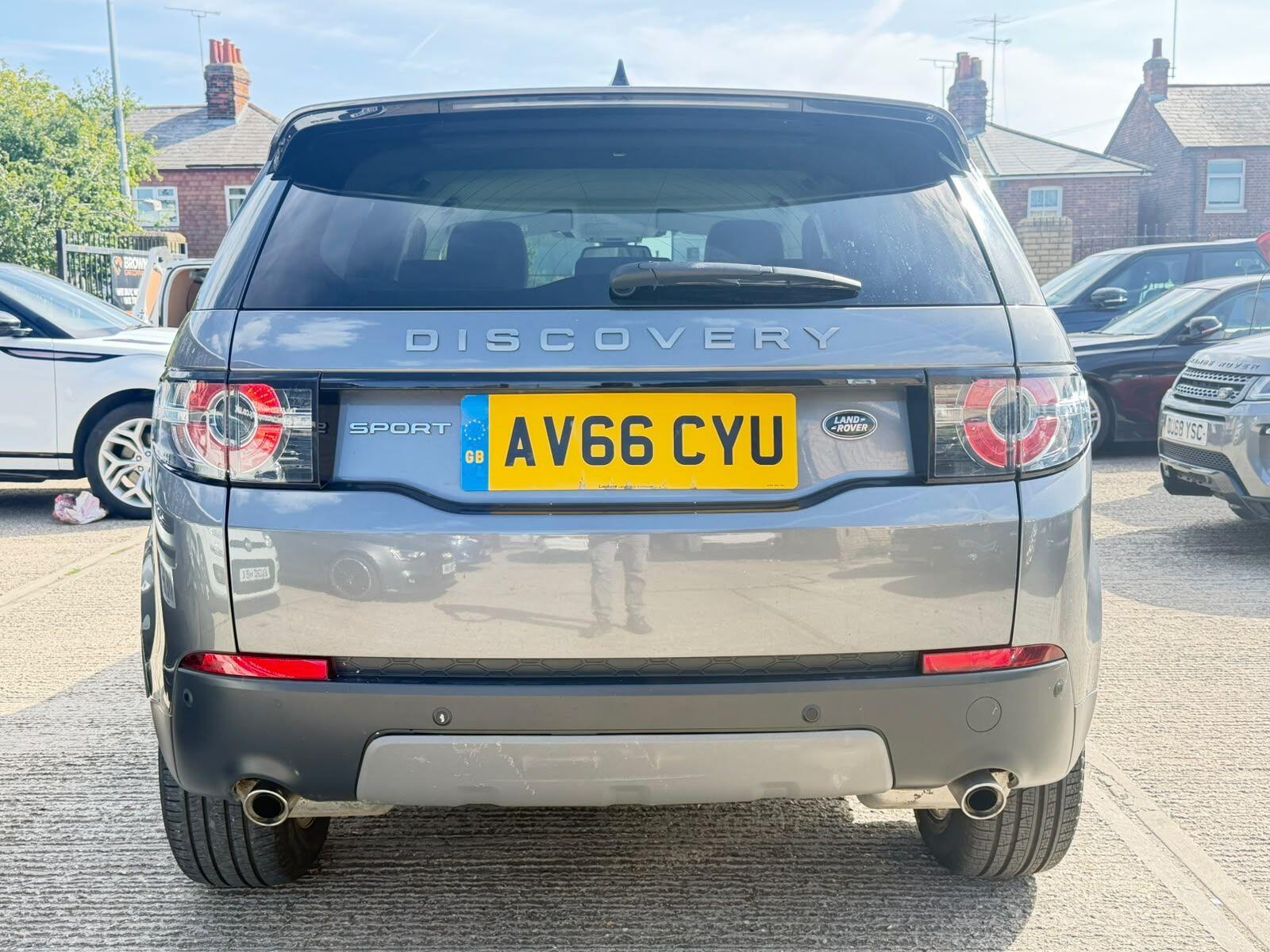 Land Rover Discovery Sport view 6