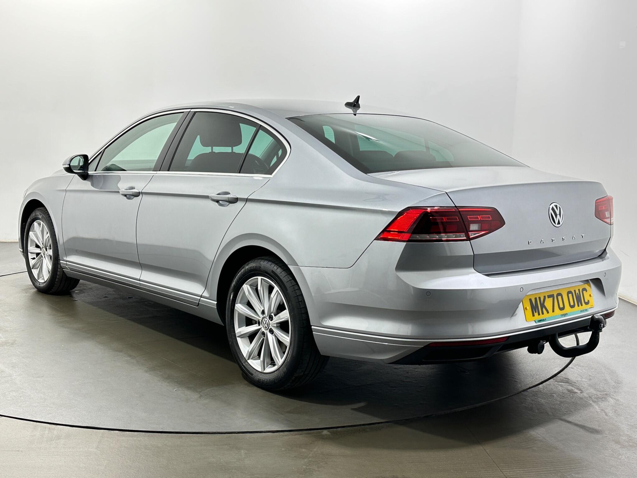Volkswagen Passat view 6