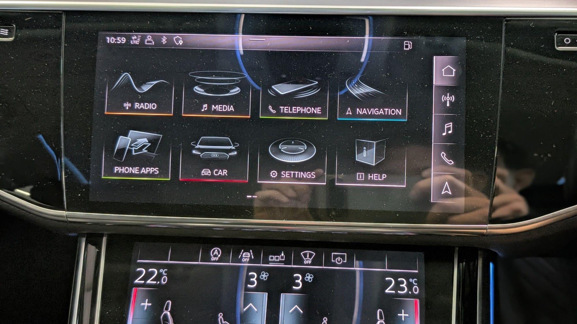 Audi A8 view 19